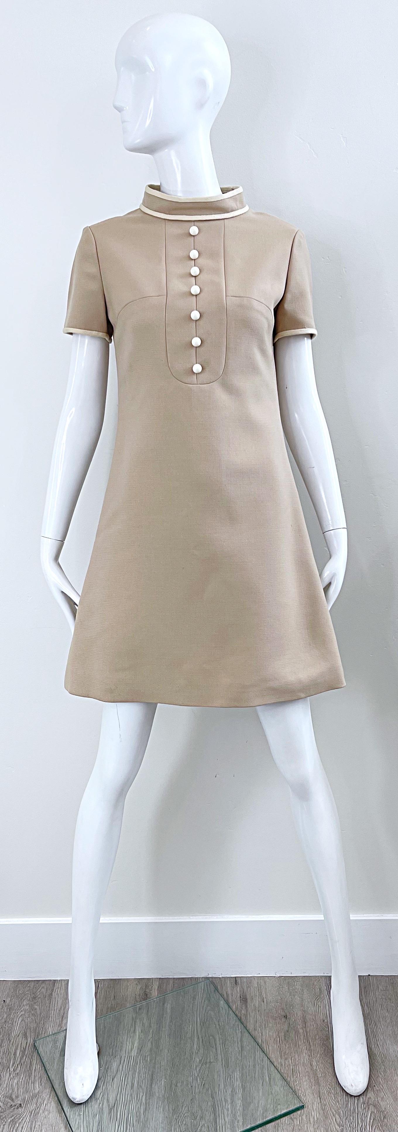 1960s Louis Feraud Khaki Tan Space Age Wool Short Sleeve Vintage A Line Dress In Good Condition For Sale In San Diego, CA