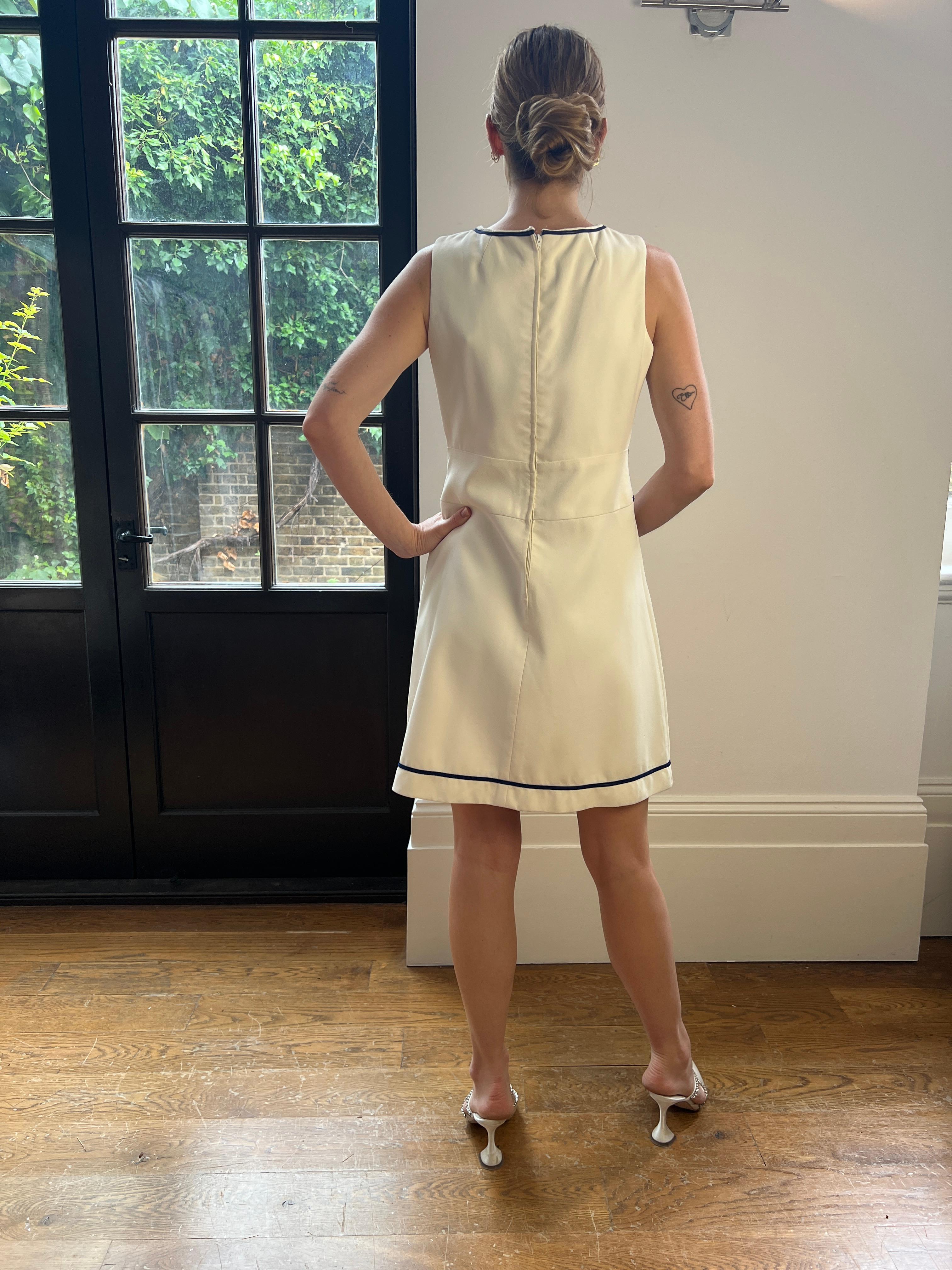 1960s Louis Feraud White Mini Dress With Navy Appliqué For Sale 3