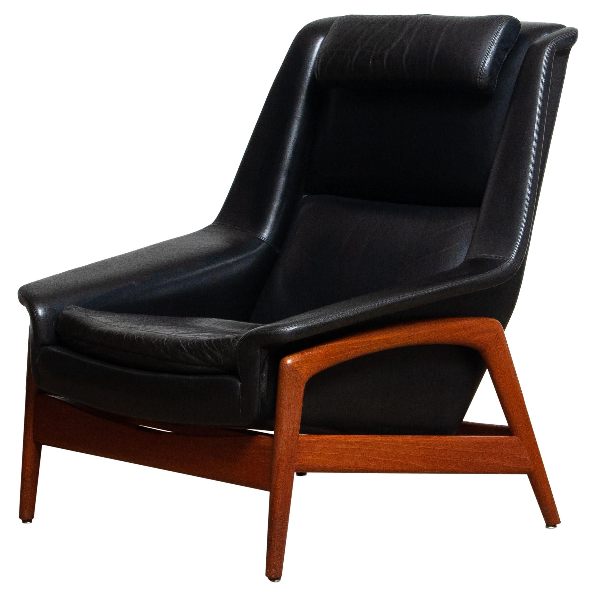 Stunning easy / lounge chair in teak and upholstered in black leather by Folke Ohlsson for DUX Sweden,
Model; Profil
Overall in good condition.