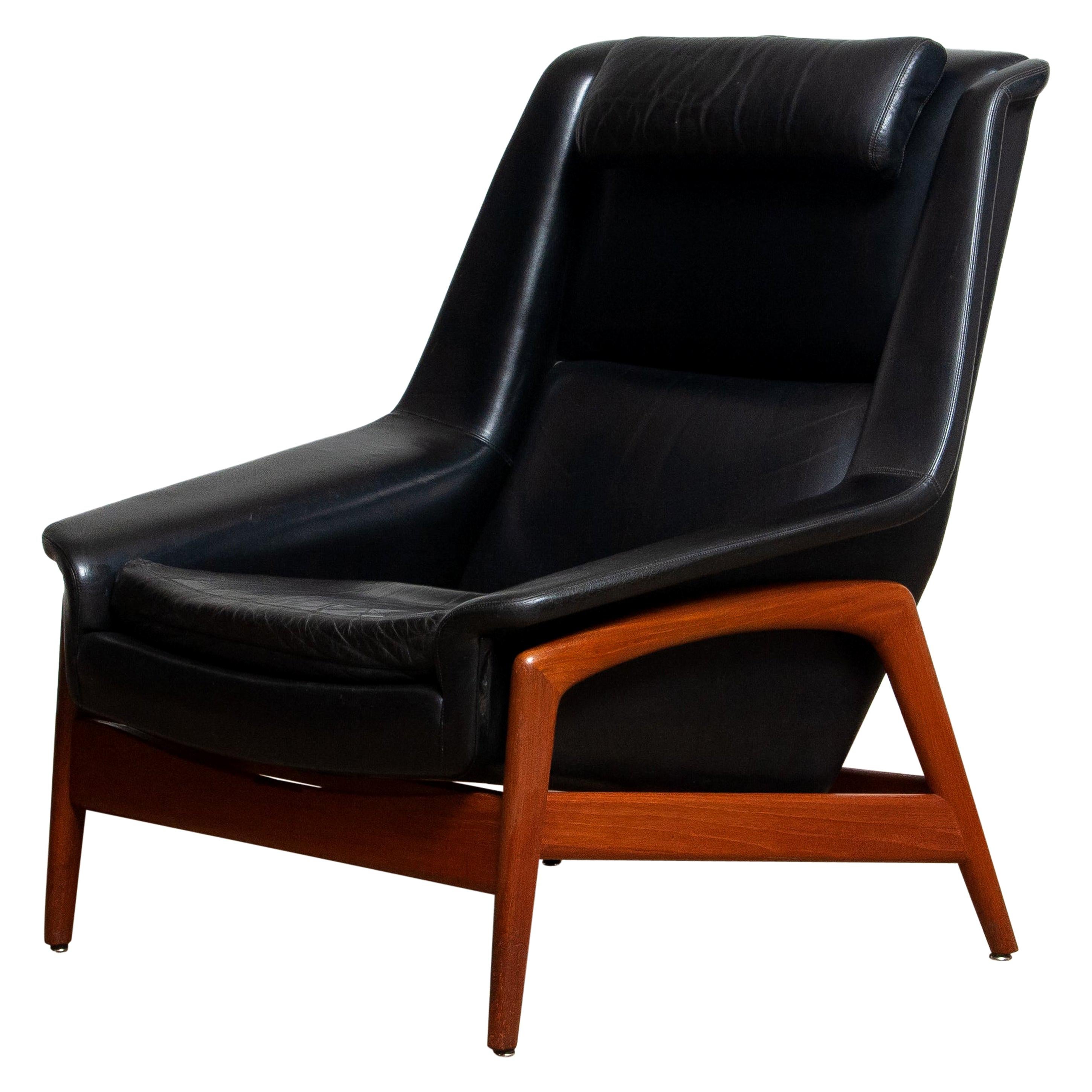 Stunning easy / lounge chair in teak and upholstered in black leather by Folke Ohlsson for DUX, Sweden,
Model; Profil
Overall in good condition.