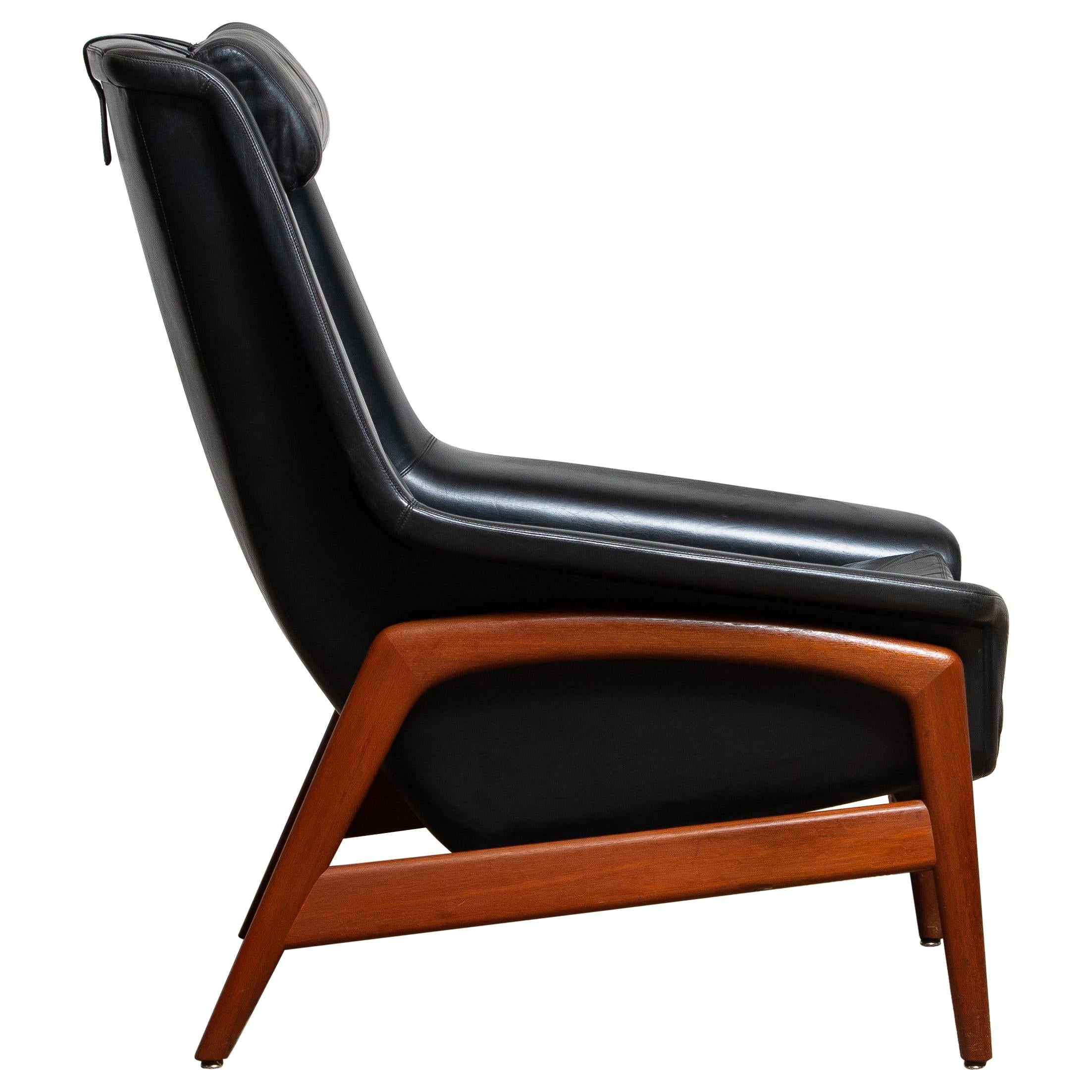 Stunning easy / lounge chair in teak and upholstered in black leather by Folke Ohlsson for DUX, Sweden,
Model; Profile
Overall in good condition.