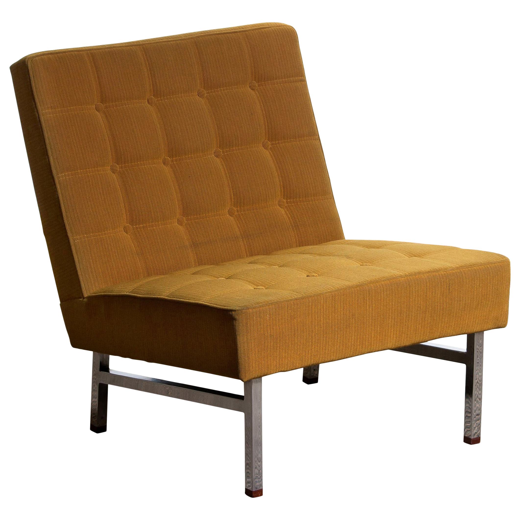 1960, comfortable and extremely rare lounge chair designed by Karl Erik Ekselius for Joc Möbler Vetlanda, Sweden.
The chair is in original and in good condition. Somewhat dry filling.
Stands are made of chromed metal with teak ends.
  