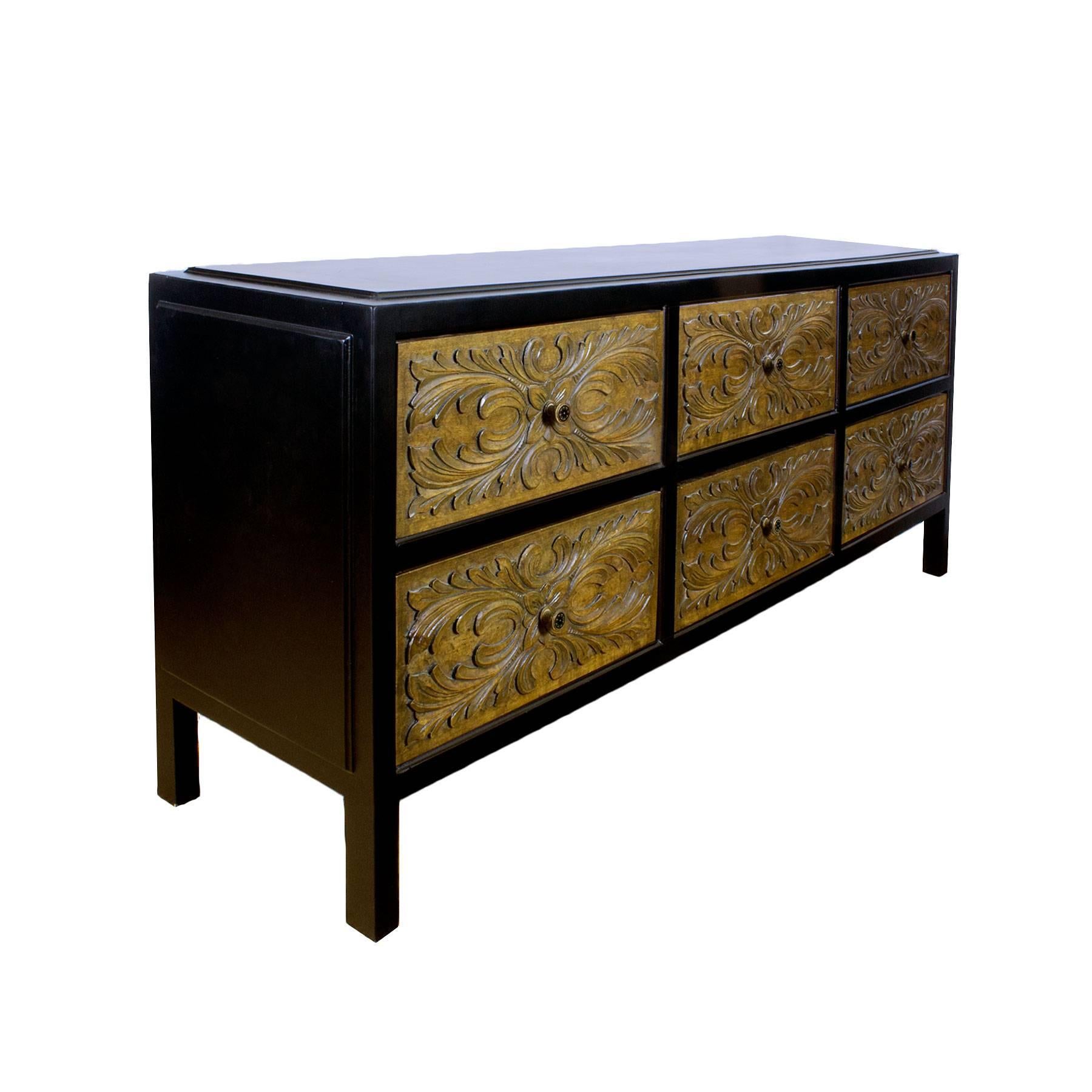 Low commode, satiny black lacquered wood, six waxed solid and carved walnut drawers, brass and black enamel handles.

Spain, circa 1960.