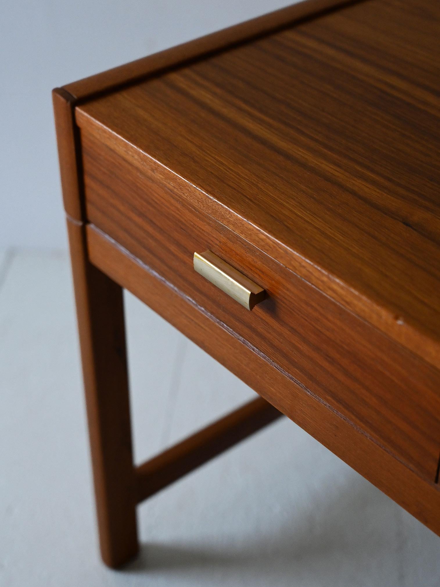 1960s low console table with drawers In Good Condition In Brescia, IT