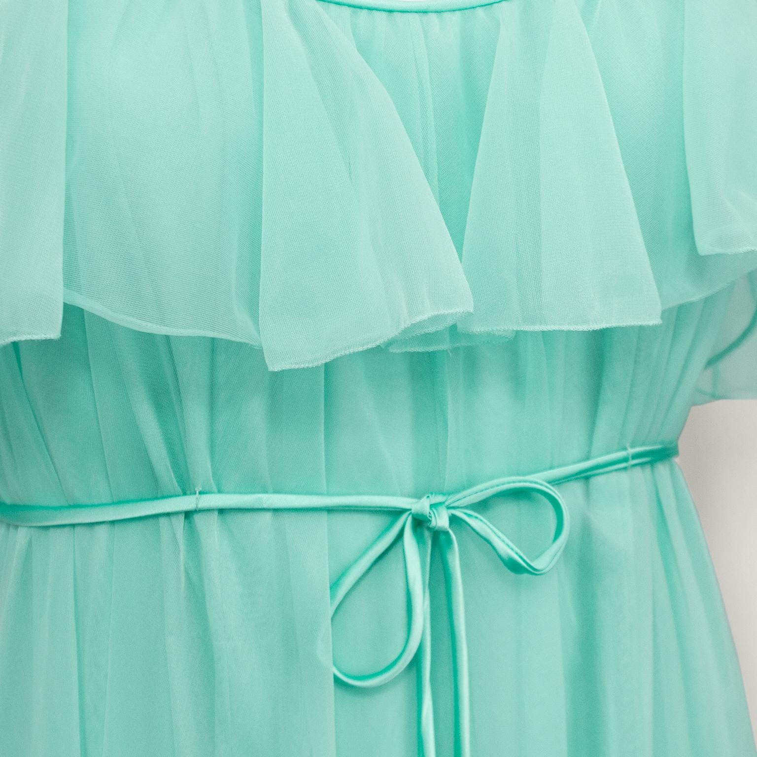 1960s Lucie Ann of Beverly Hills Sea Foam Green Poly Chiffon Nightgown  In Good Condition For Sale In Toronto, Ontario