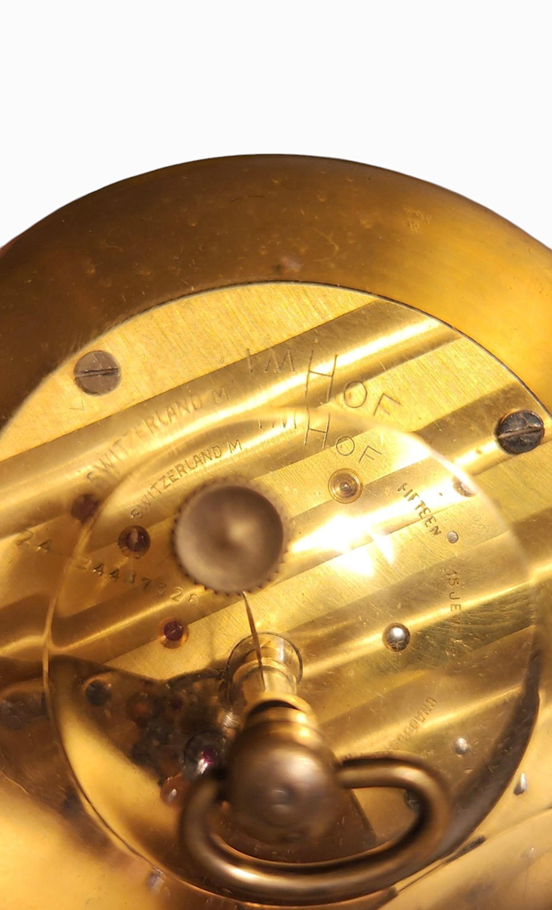 Reloj pisapapeles de esfera/bola de lucita y latón dorado de los años 60, del suizo Arthur Imhof en venta 2