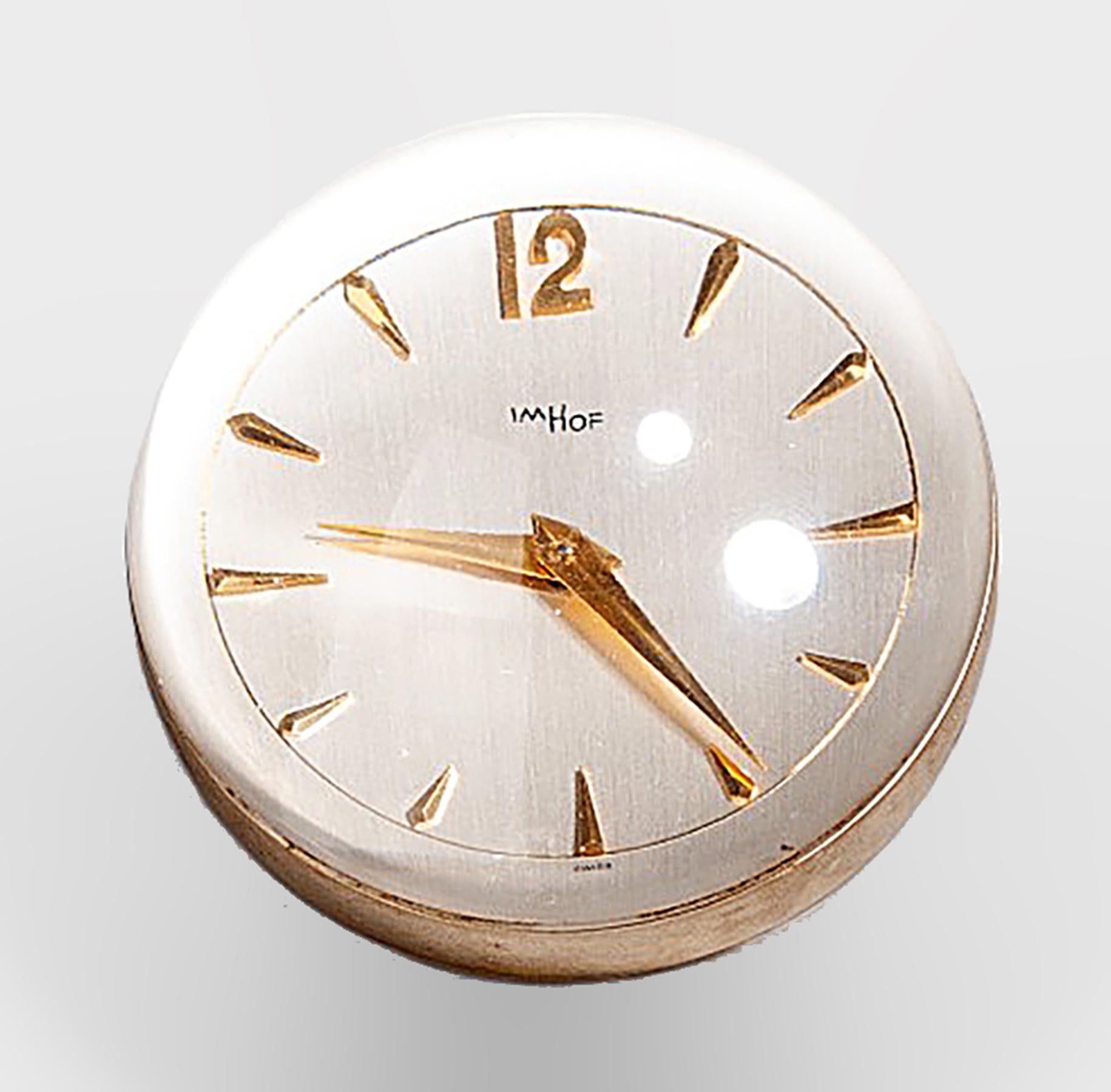 Reloj pisapapeles de esfera/bola de lucita y latón dorado de los años 60, del suizo Arthur Imhof Moderno de mediados de siglo en venta