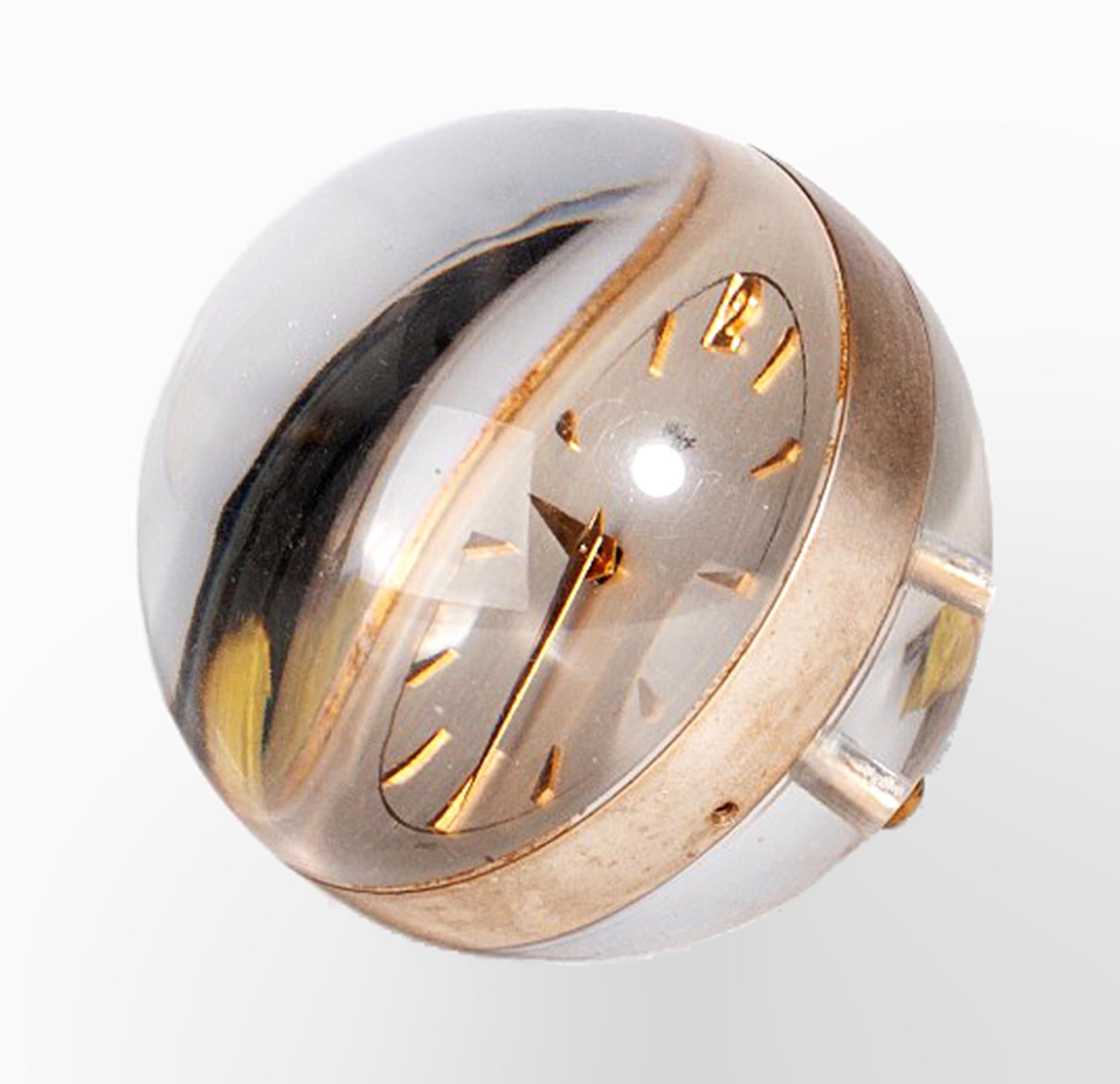 Reloj pisapapeles de esfera/bola de lucita y latón dorado de los años 60, del suizo Arthur Imhof Suizo en venta