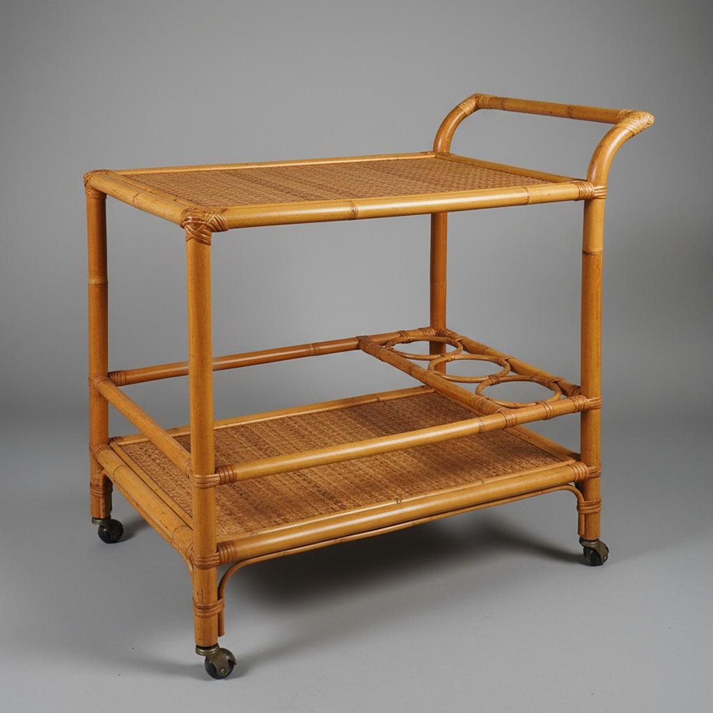 1960s Luxe Artisanal et Elegant Chariot de Bar en Bambou et Rotin. Fabriqué en Italie Excellent état - En vente à Milano, IT