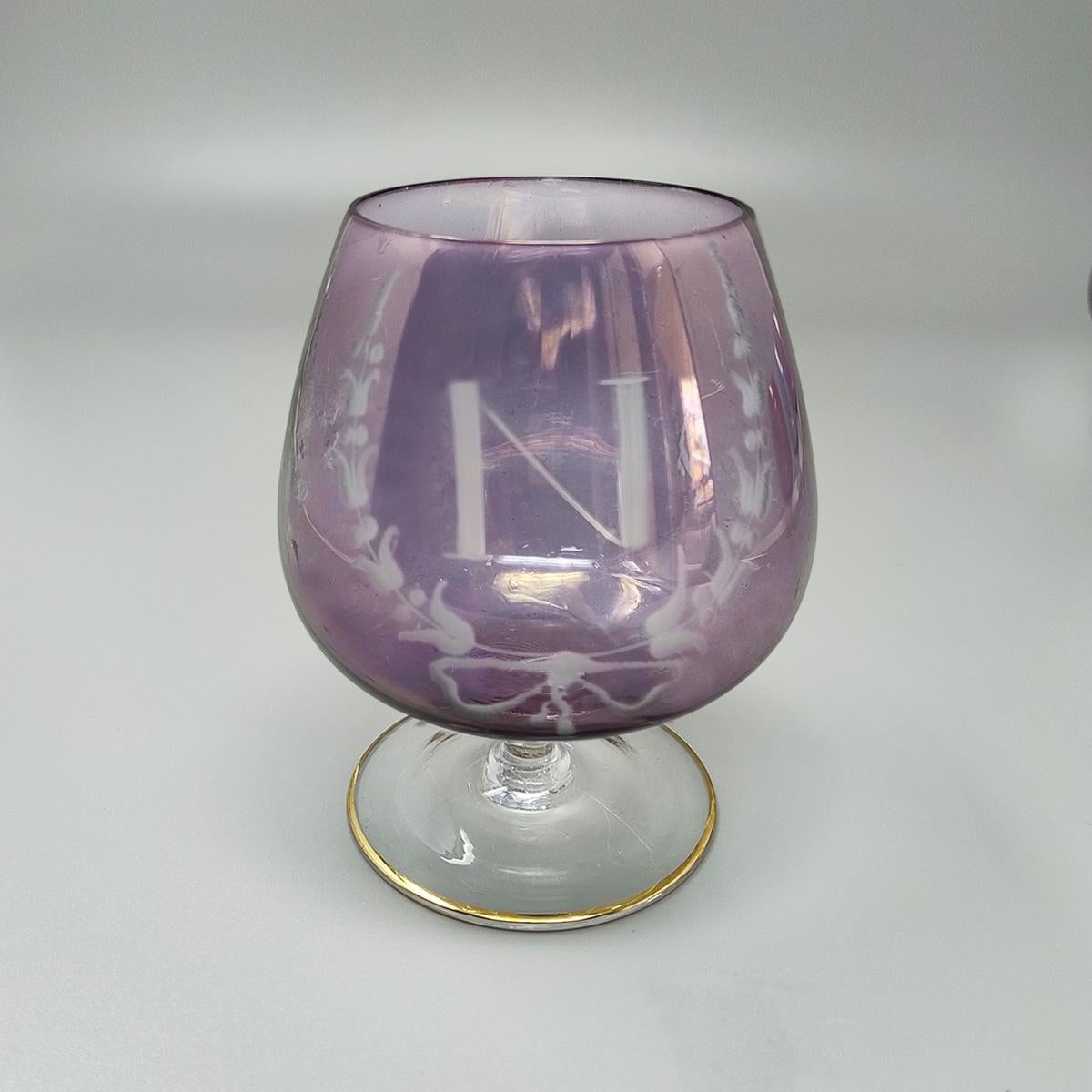 Juego artesanal de lujo de los años 60 de seis copas de colores de Napoleón en cristal. Hecho en venta 3