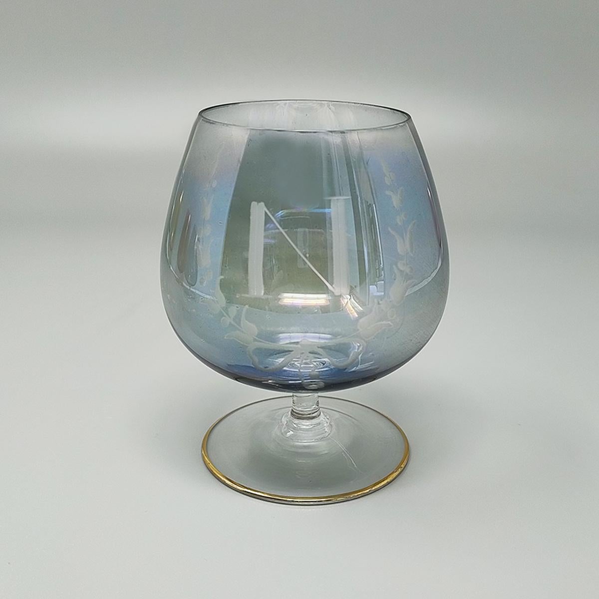 Juego artesanal de lujo de los años 60 de seis copas de colores de Napoleón en cristal. Hecho mediados del siglo XX en venta