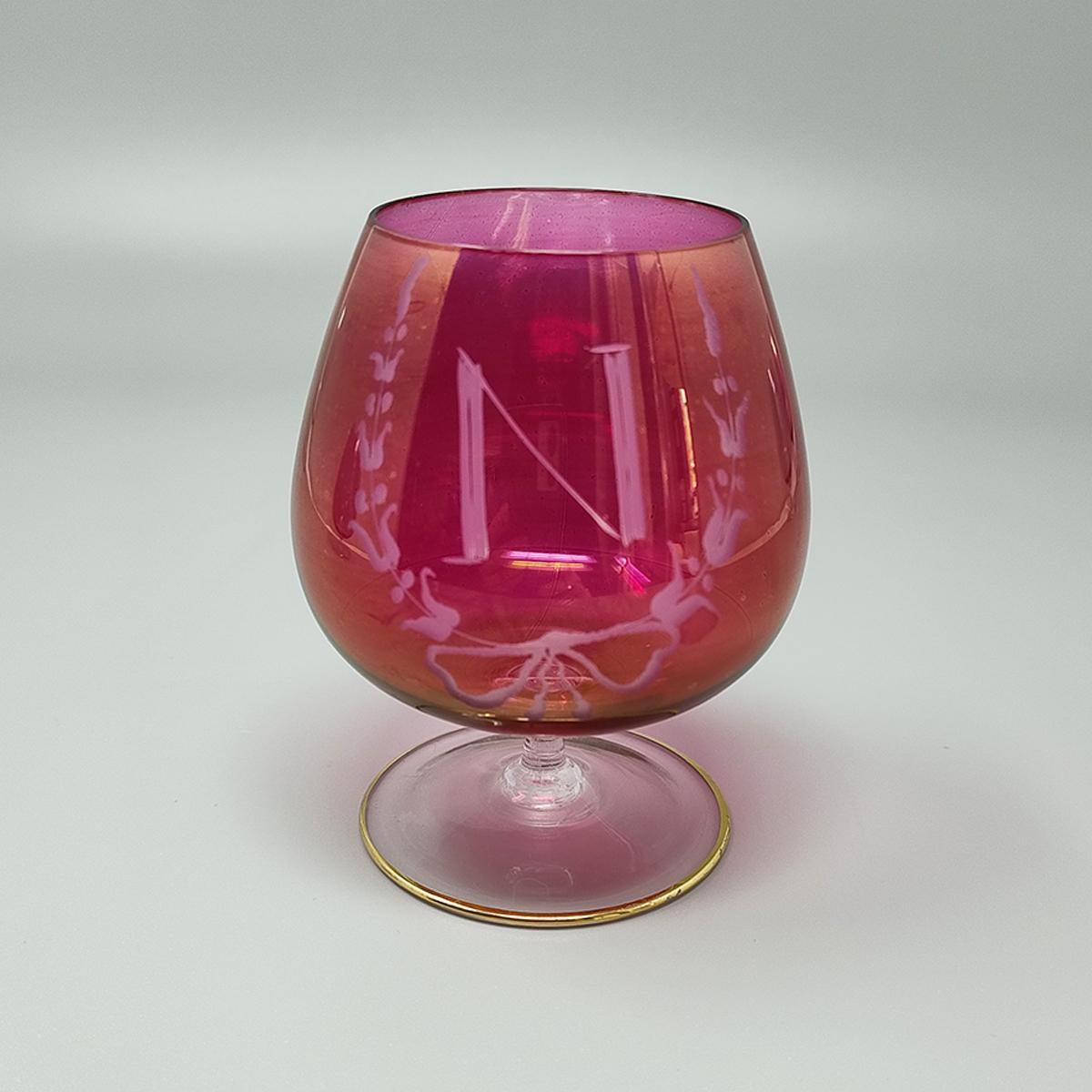 Juego artesanal de lujo de los años 60 de seis copas de colores de Napoleón en cristal. Hecho en venta 1