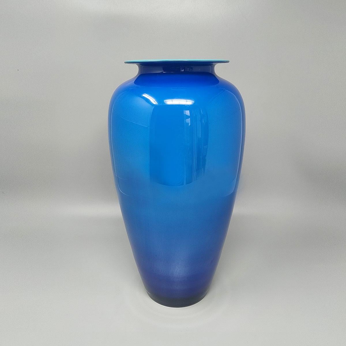 Jarrón azul artesanal de lujo de los años 60 en cristal de Murano por Ca dei Vetrai.Made in Italy Italiano en venta