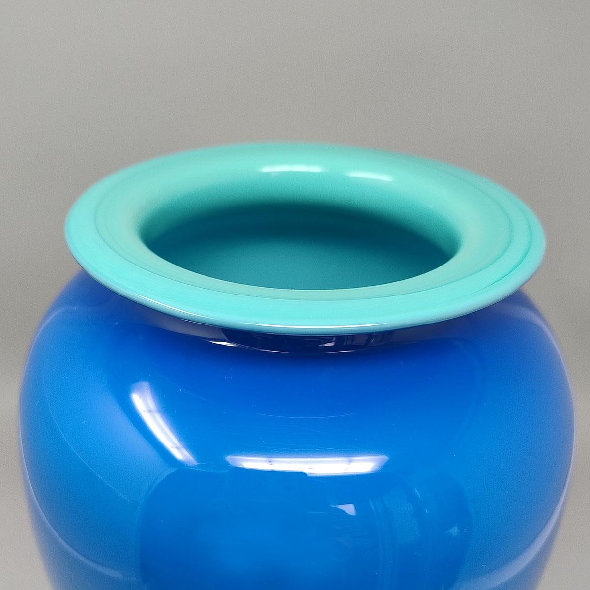 Jarrón azul artesanal de lujo de los años 60 en cristal de Murano por Ca dei Vetrai.Made in Italy en Excelente estado para la venta en Milano, IT