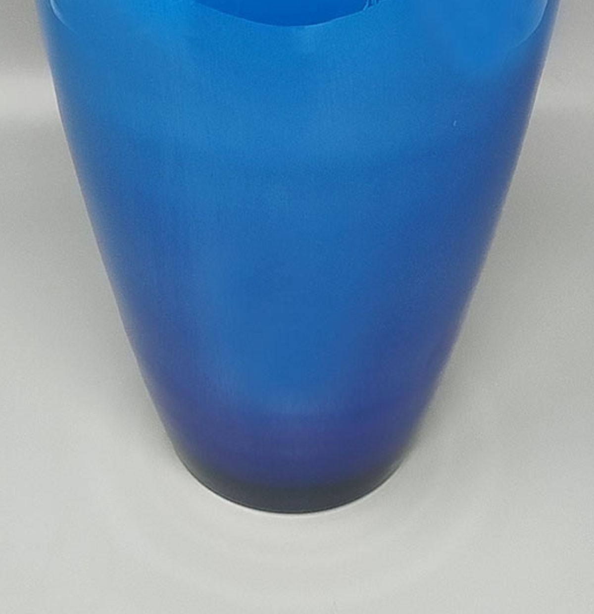 Jarrón azul artesanal de lujo de los años 60 en cristal de Murano por Ca dei Vetrai.Made in Italy Cristal de Murano en venta