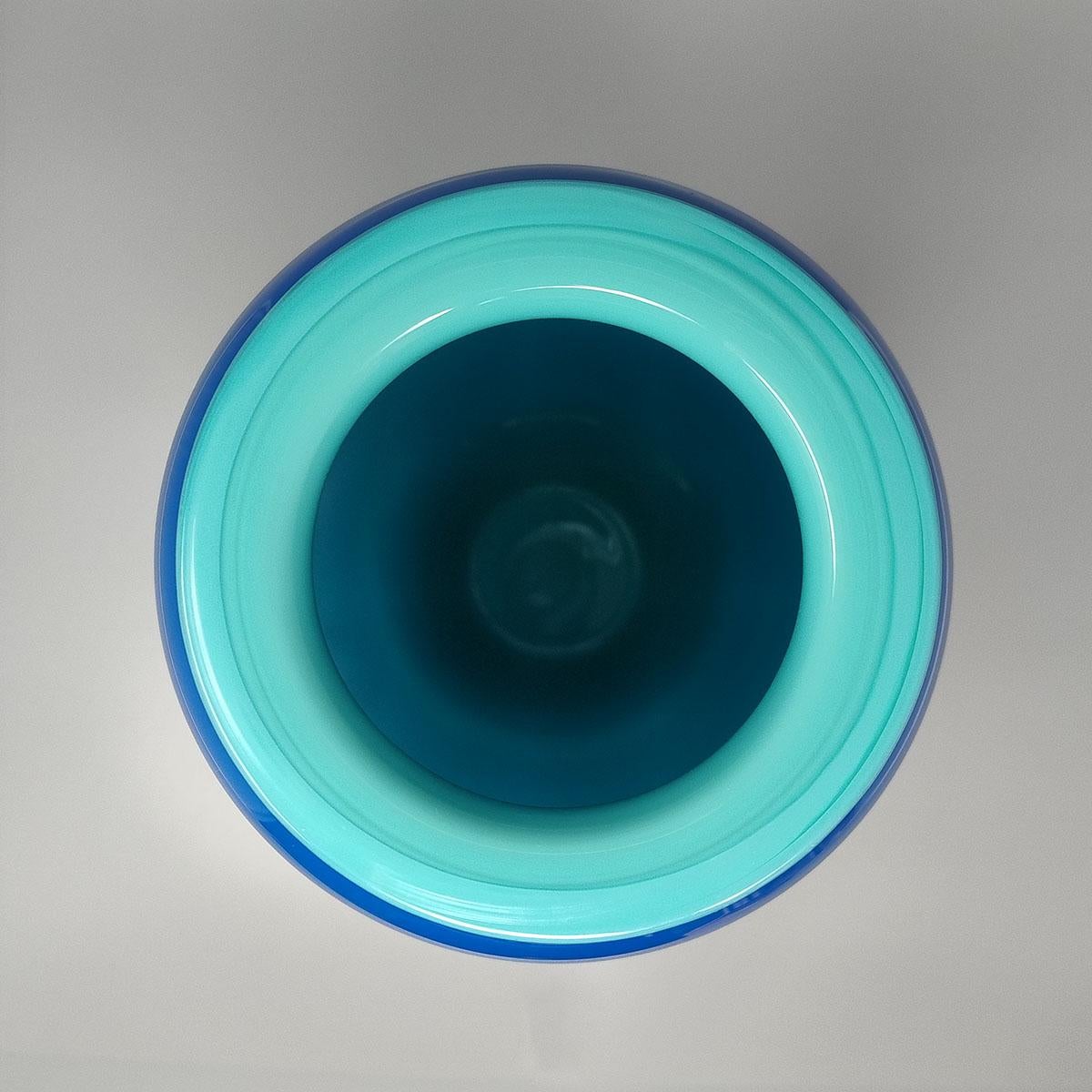 Jarrón azul artesanal de lujo de los años 60 en cristal de Murano por Ca dei Vetrai.Made in Italy en venta 1