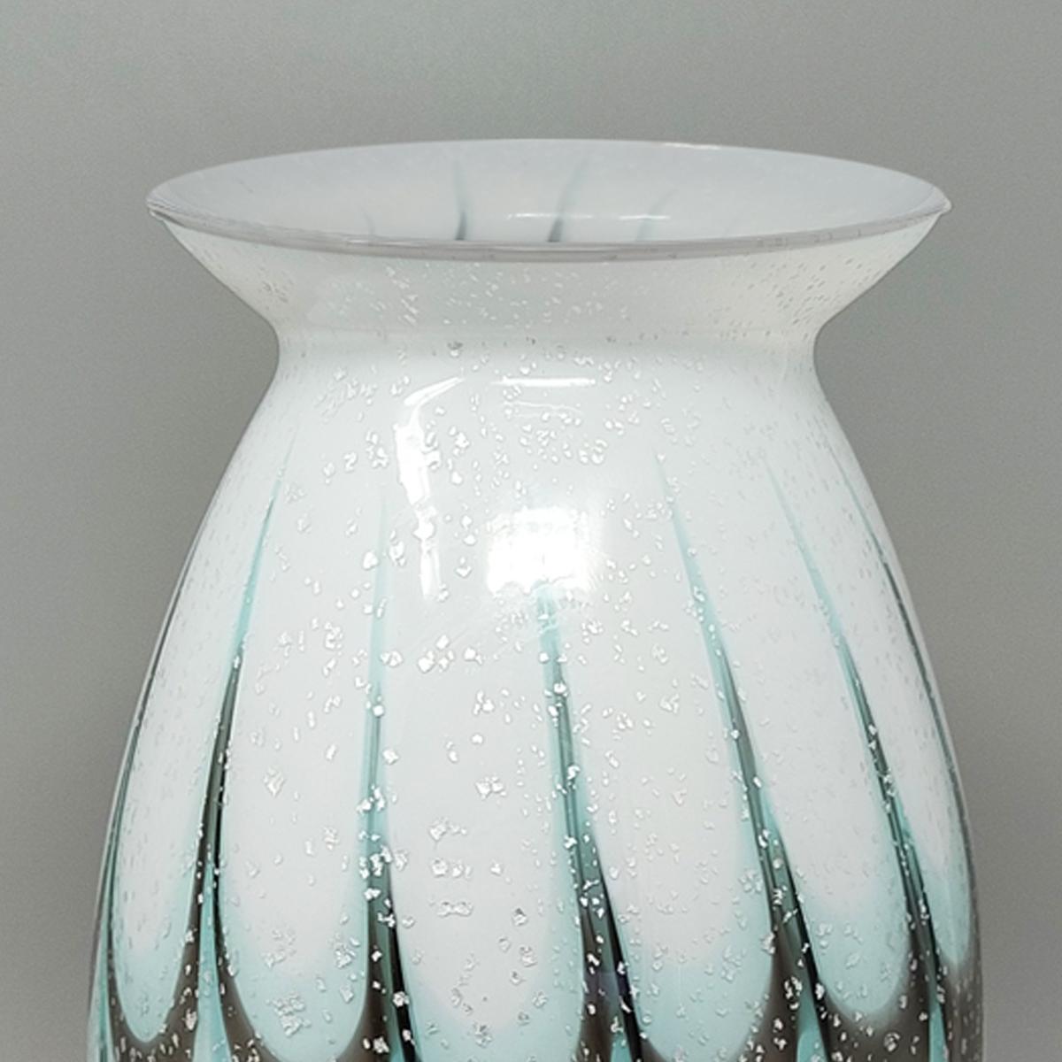 Vase de luxe en verre de Murano fabriqué à la main dans les années 1960. Fabriqué en Italie Excellent état - En vente à Milano, IT
