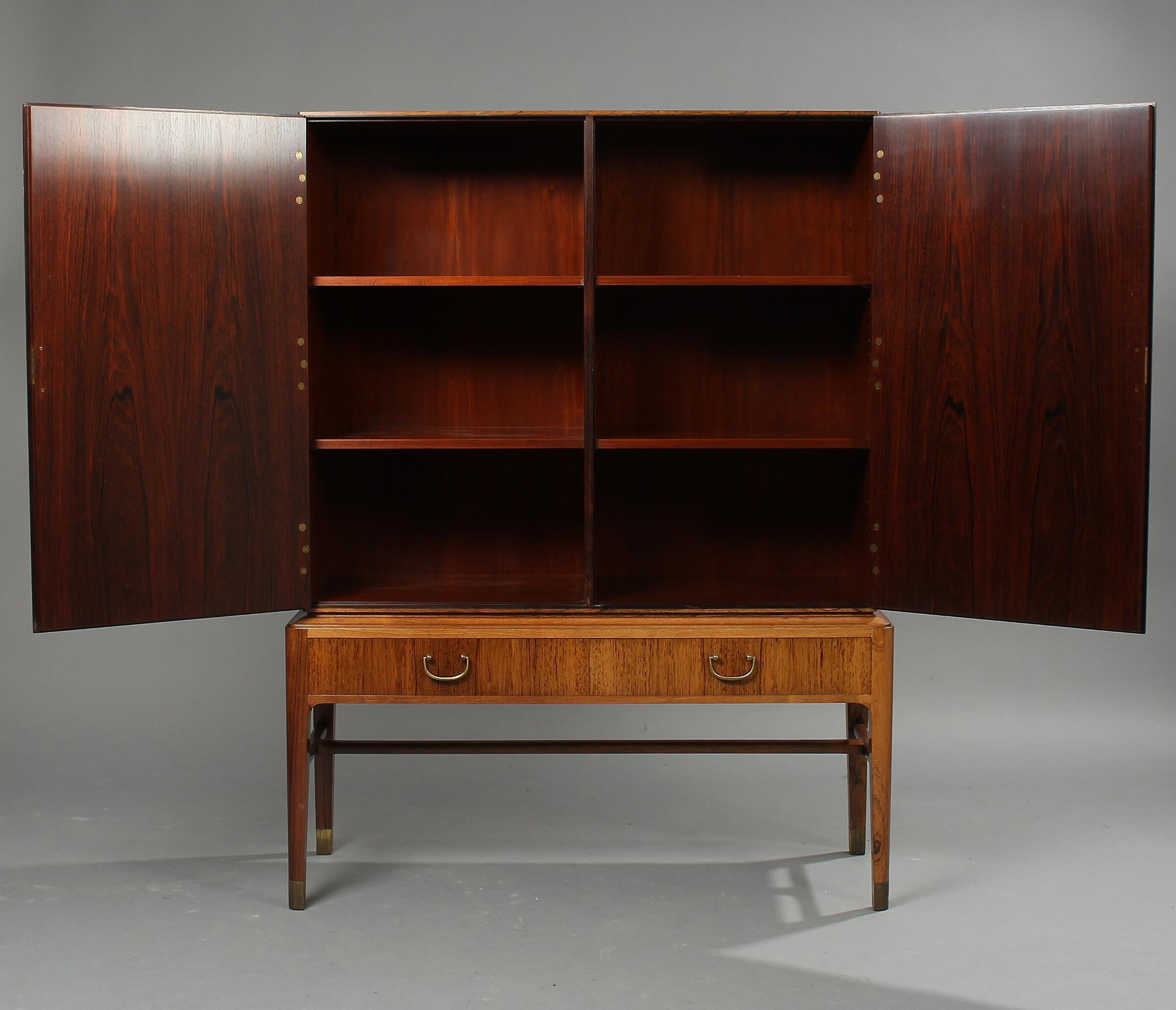 Armario Lysberg, Hansen & Terp de los años 60 con dos puertas y dos cajones Danés en venta