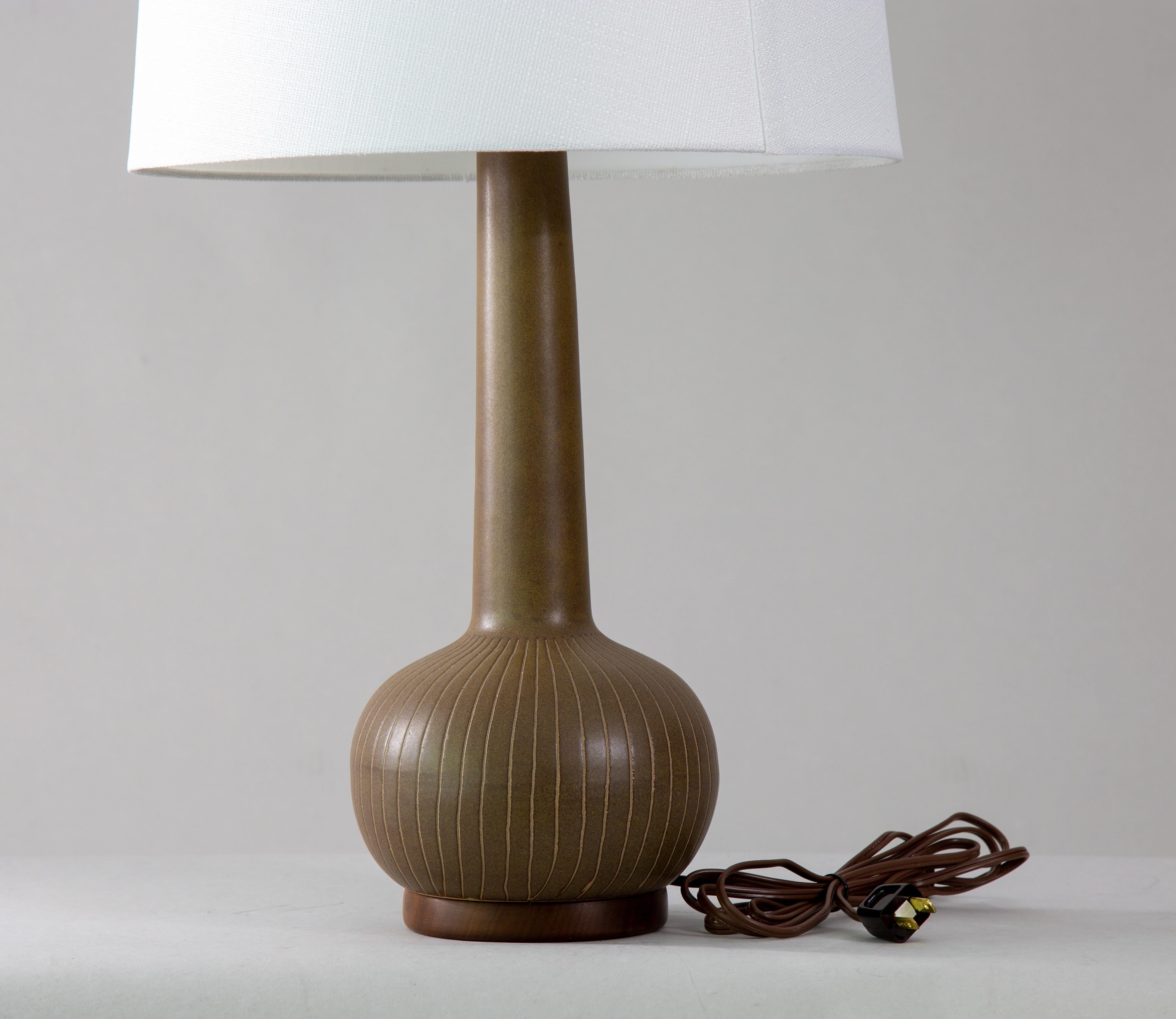 Mid-Century Modern 1960s M-200 Table Lamp by Jane and Gordon Martz for Marshall Studios For Sale