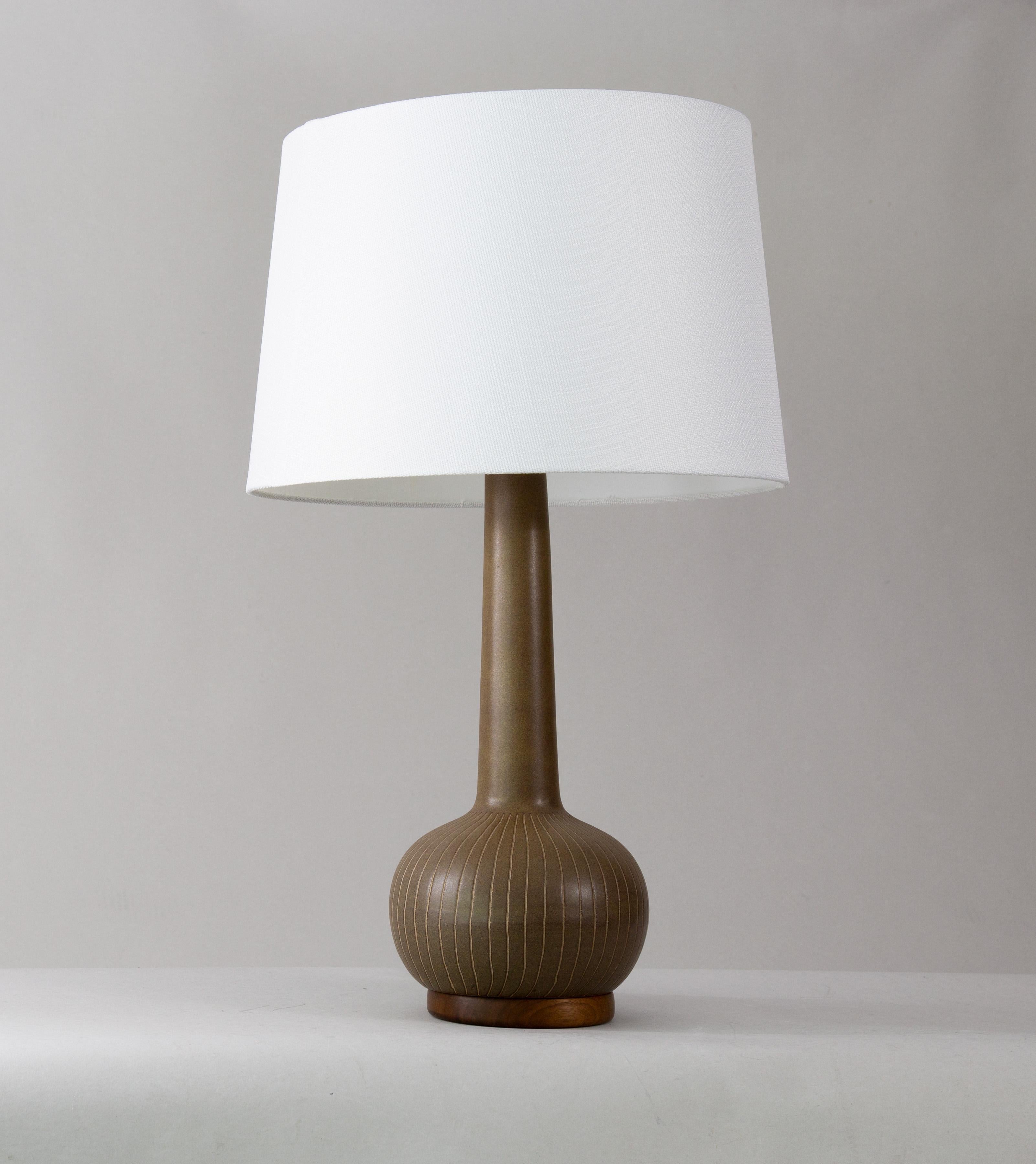 American 1960s M-200 Table Lamp by Jane and Gordon Martz for Marshall Studios For Sale