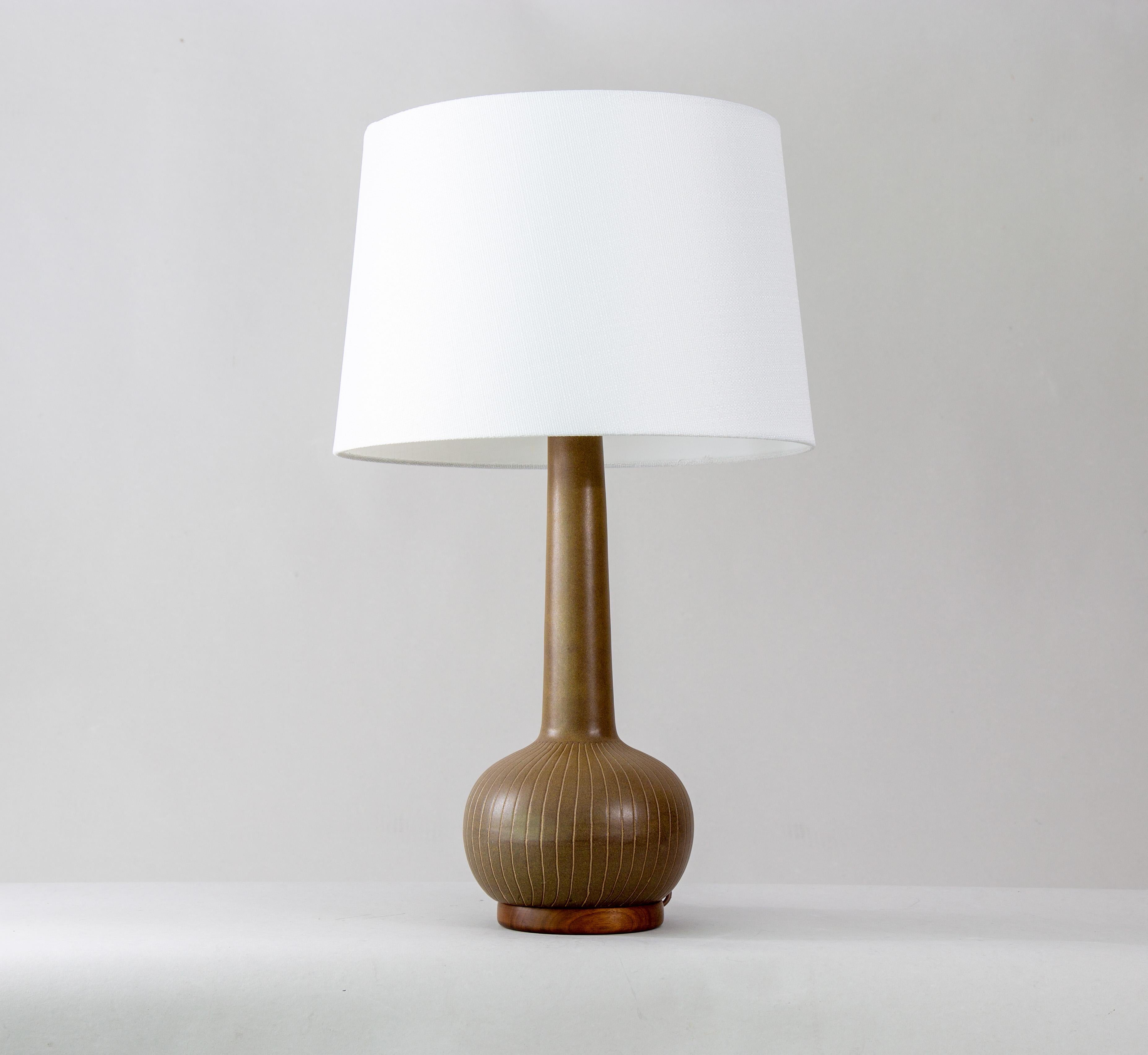 Mid-20th Century 1960s M-200 Table Lamp by Jane and Gordon Martz for Marshall Studios