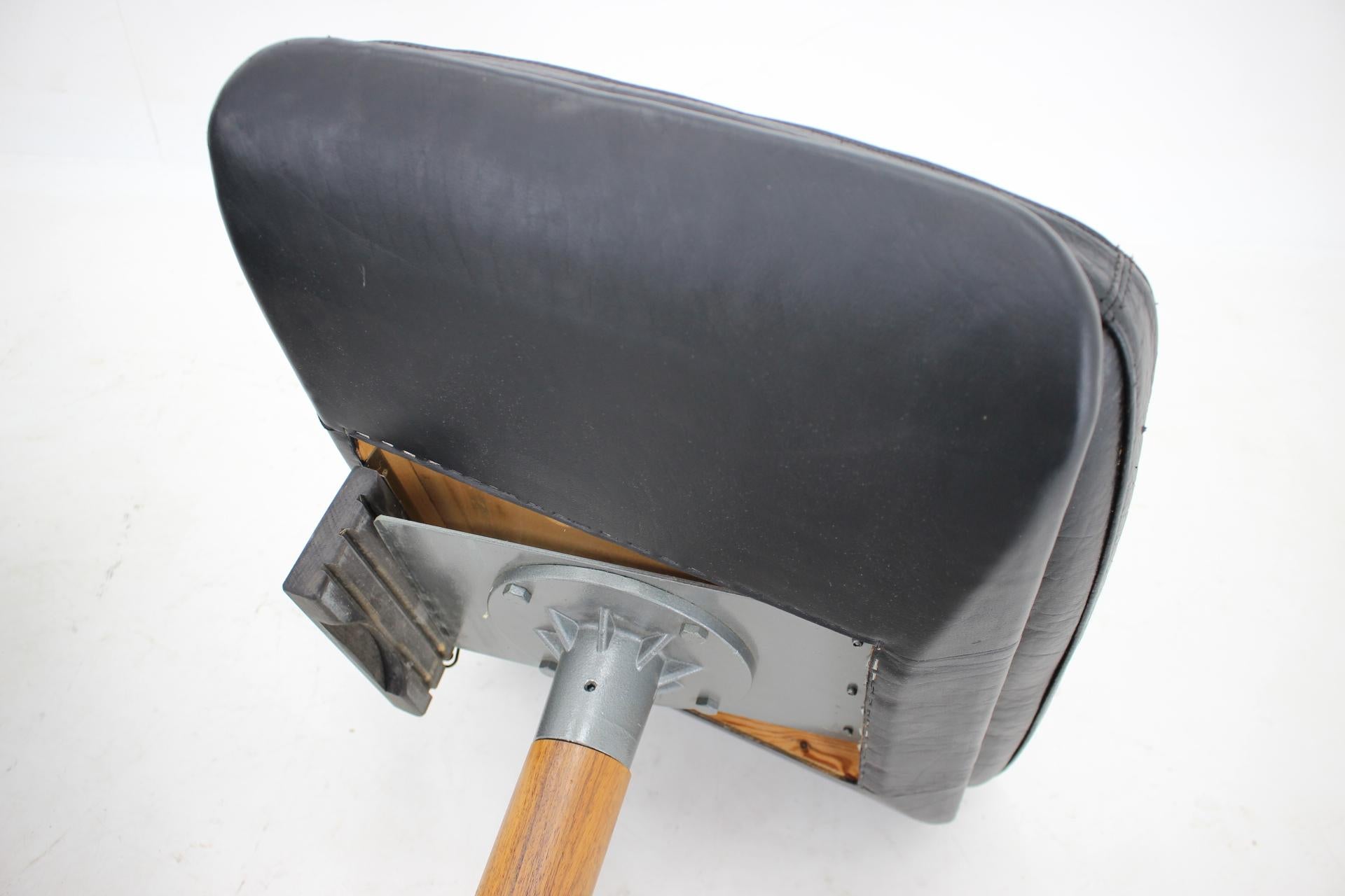 1960s Madsen and Schubell Black Leather Reclining Chair and Stool, Denmark In Excellent Condition In Praha, CZ