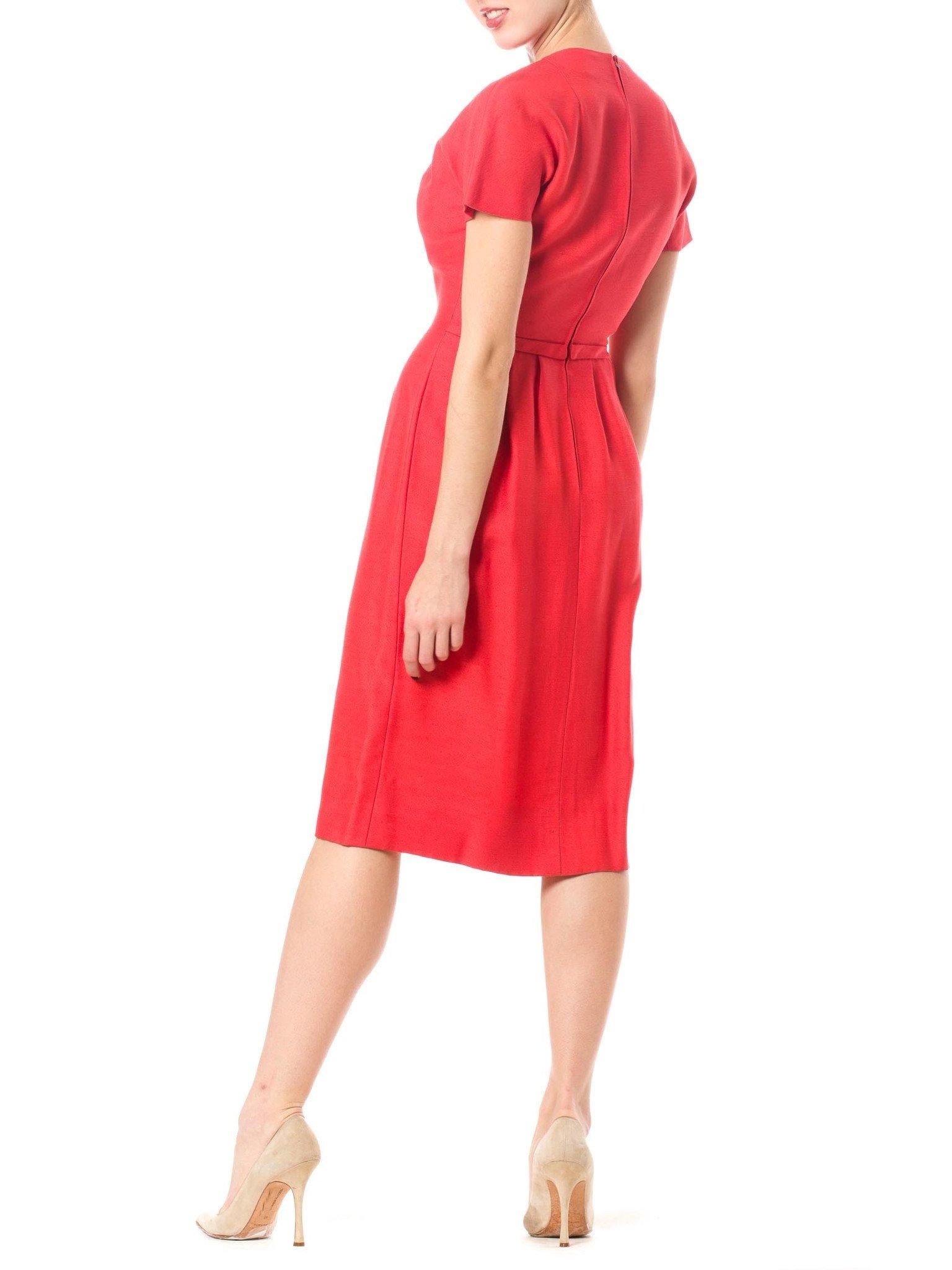 1960S MAGGY ROUFF Vestido de día de lana caqui con botones delanteros y cintura plisada en Bueno estado para la venta en New York, NY