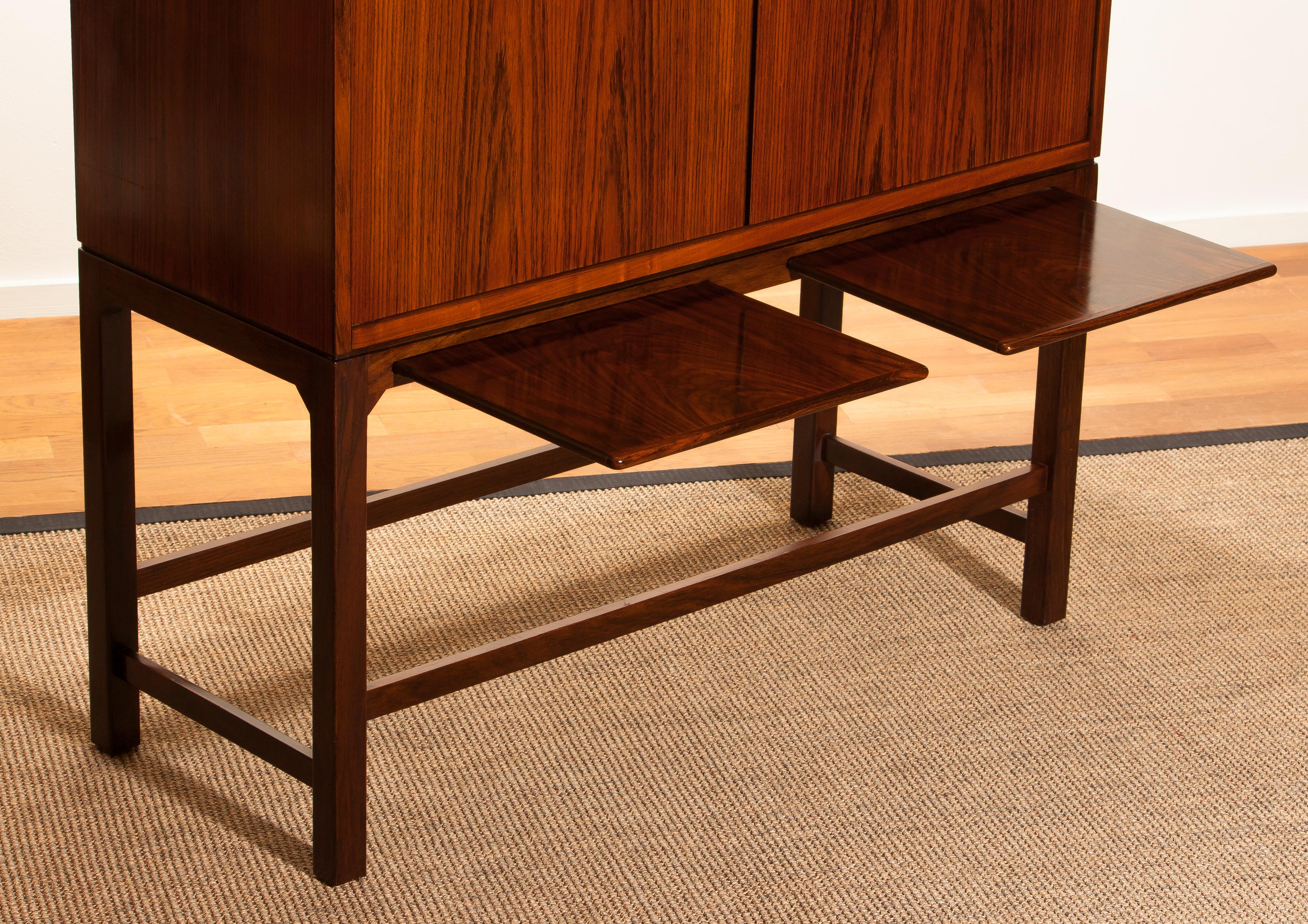 1960s, Mahogany and Walnut Dry Bar or Cocktail Cabinet Denmark In Excellent Condition In Silvolde, Gelderland