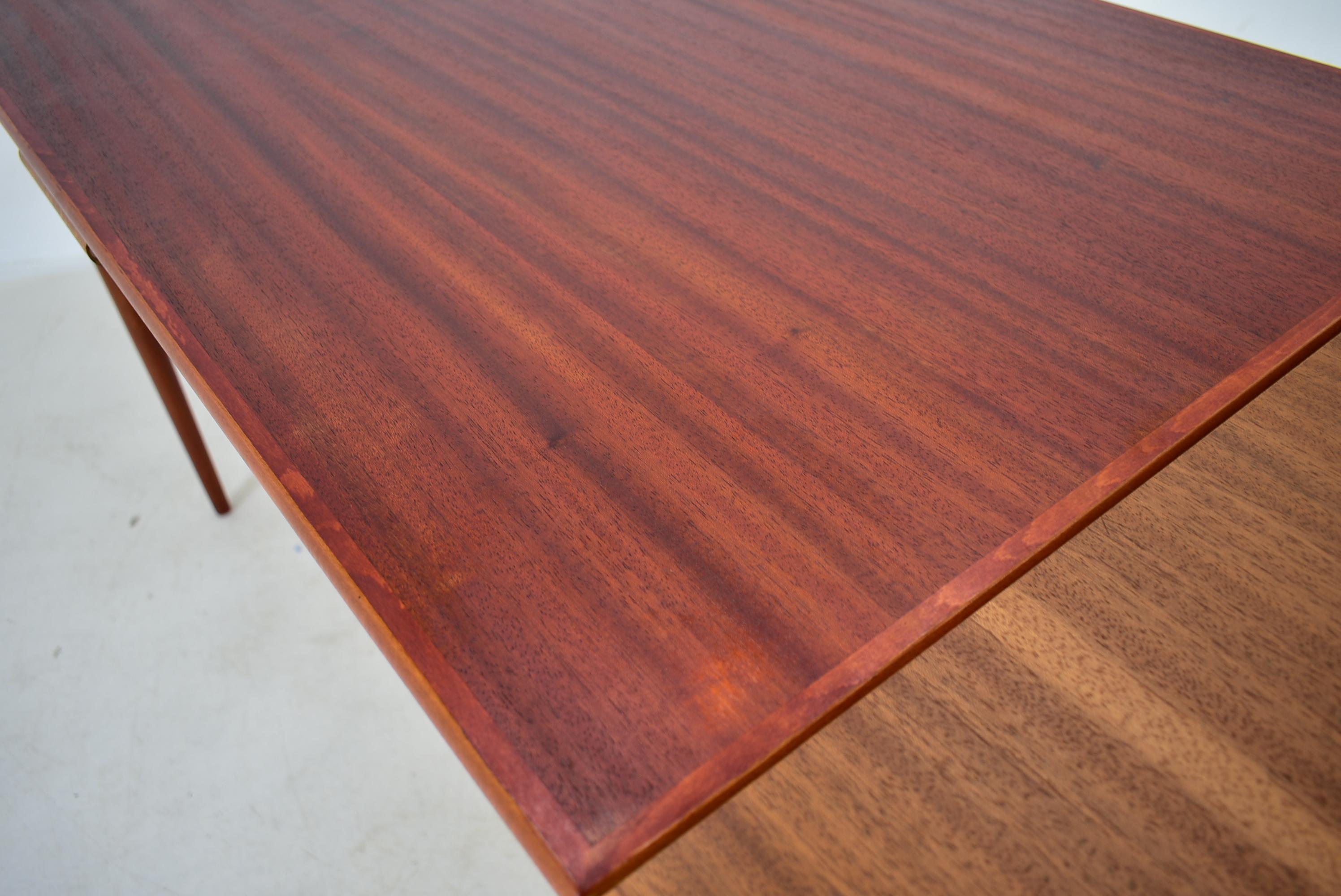 1960s Mahogany Dining Table, Czechoslovakia For Sale 5