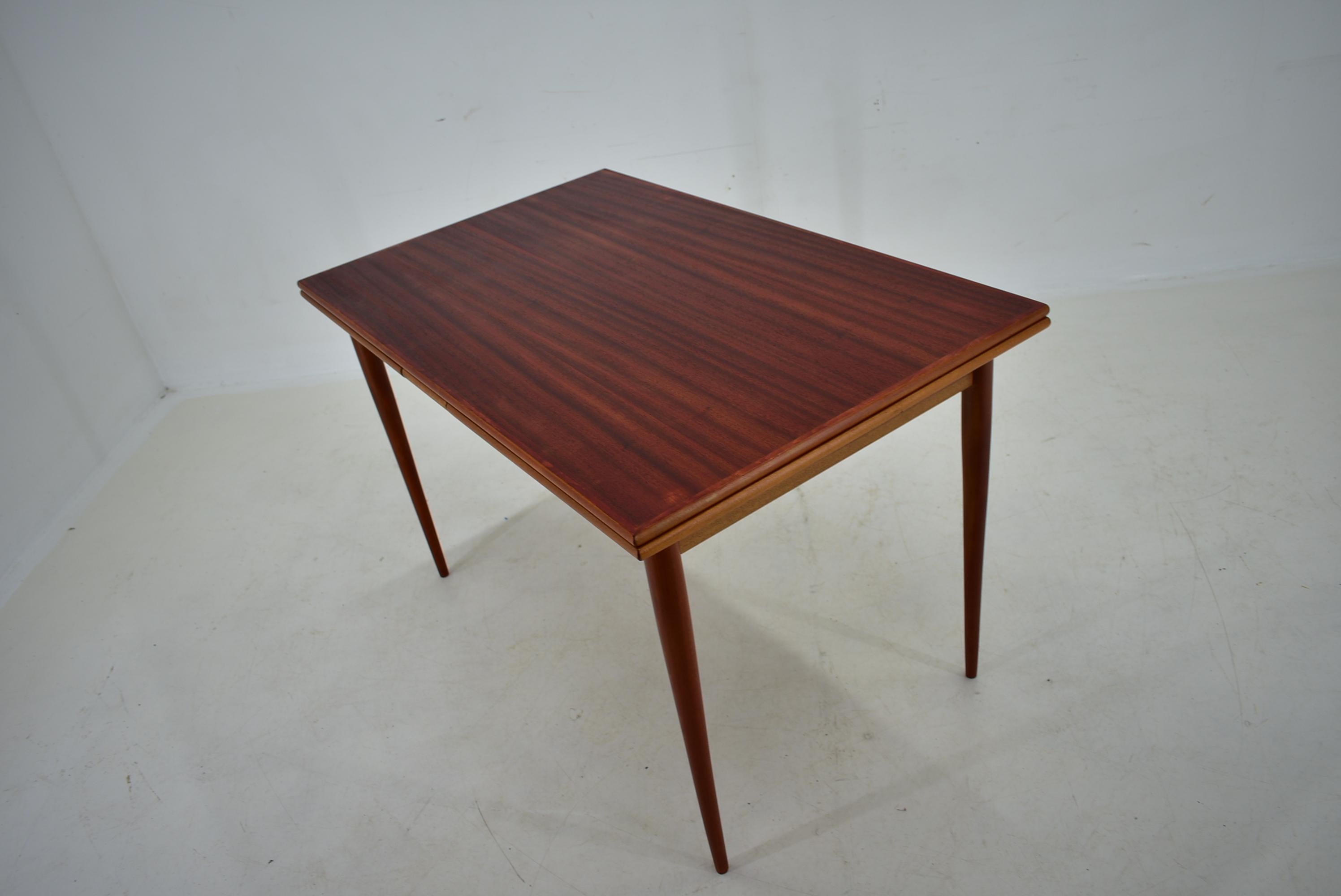 1960s Mahogany Dining Table, Czechoslovakia For Sale 8