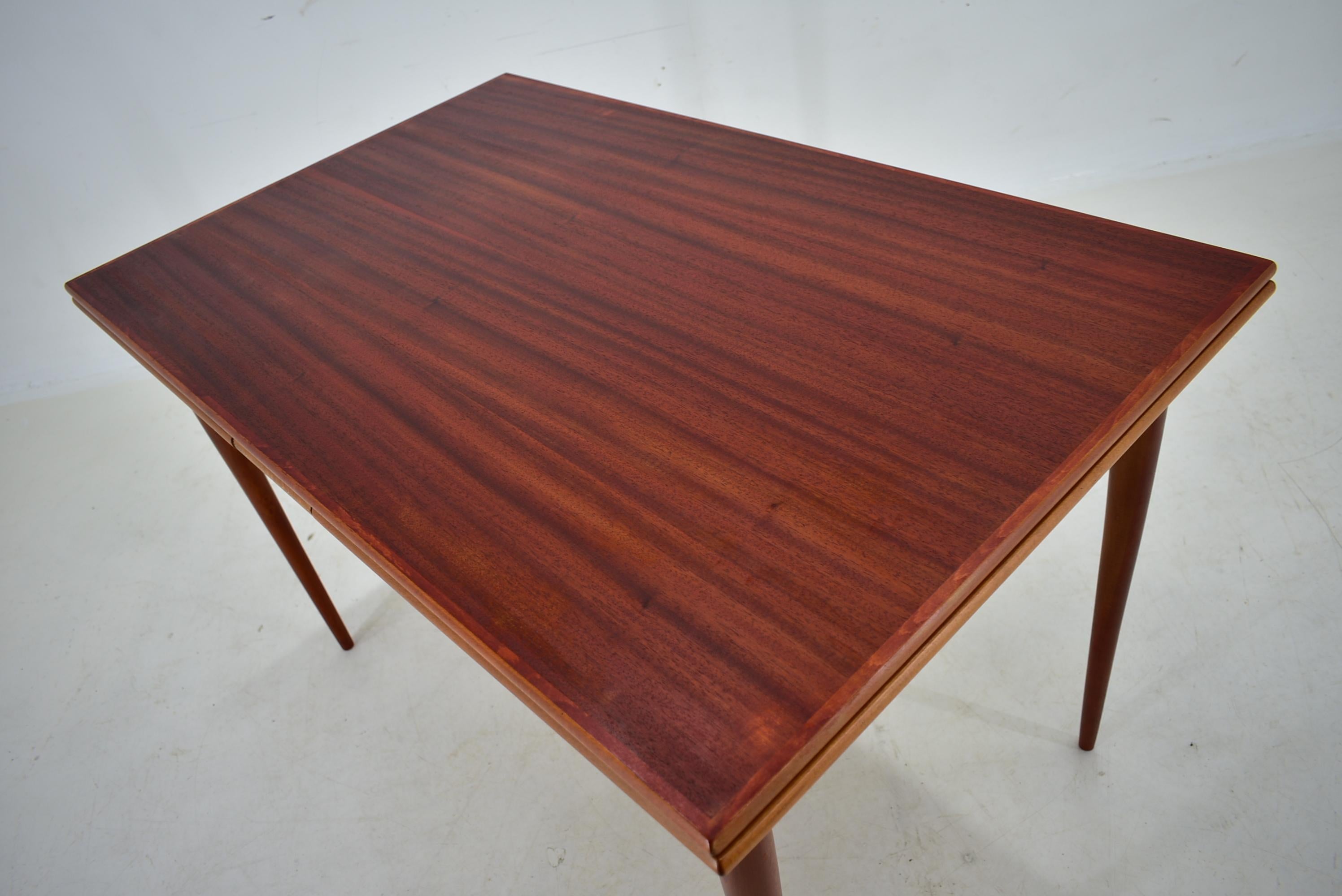 1960s Mahogany Dining Table, Czechoslovakia For Sale 9