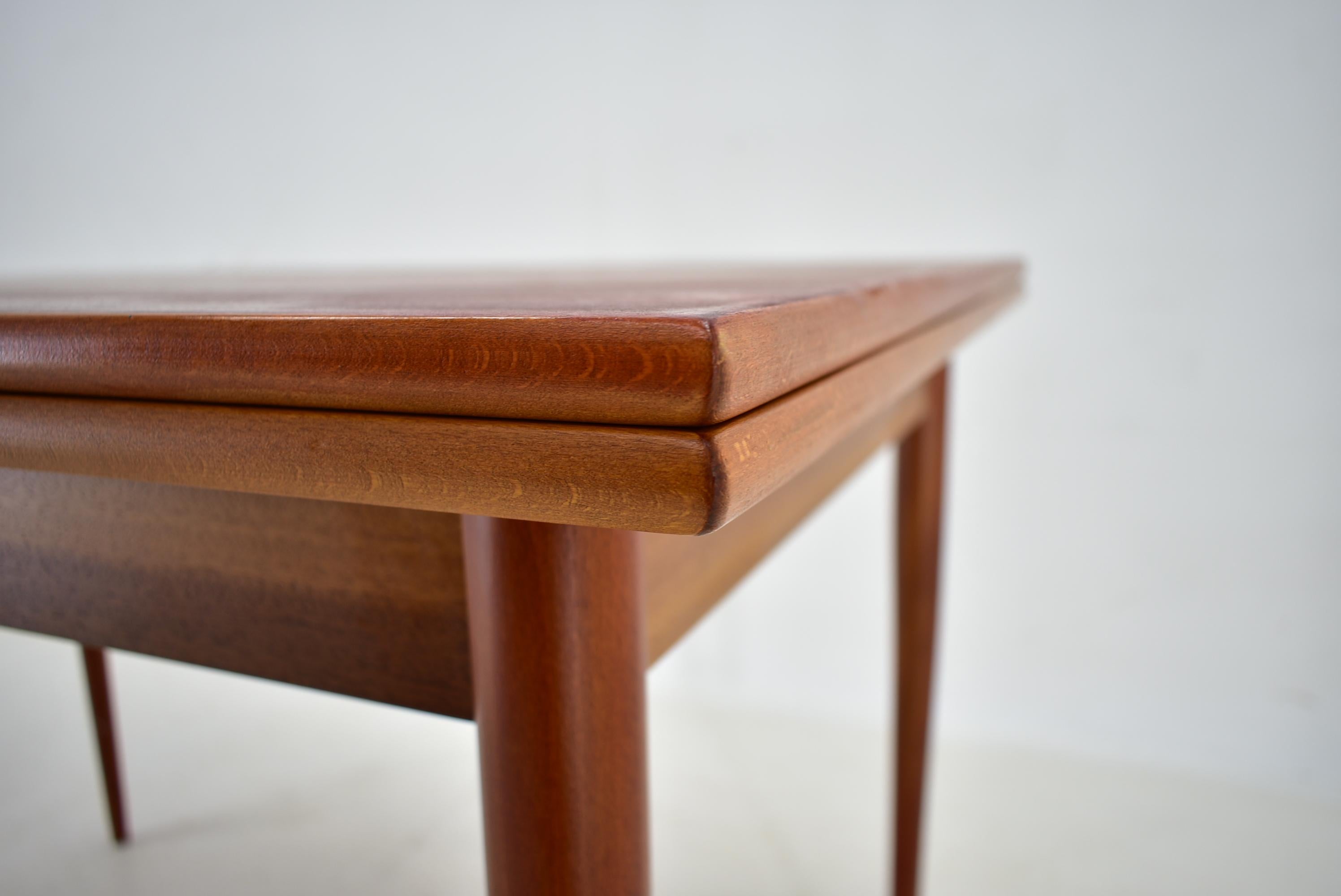 1960s Mahogany Dining Table, Czechoslovakia For Sale 12