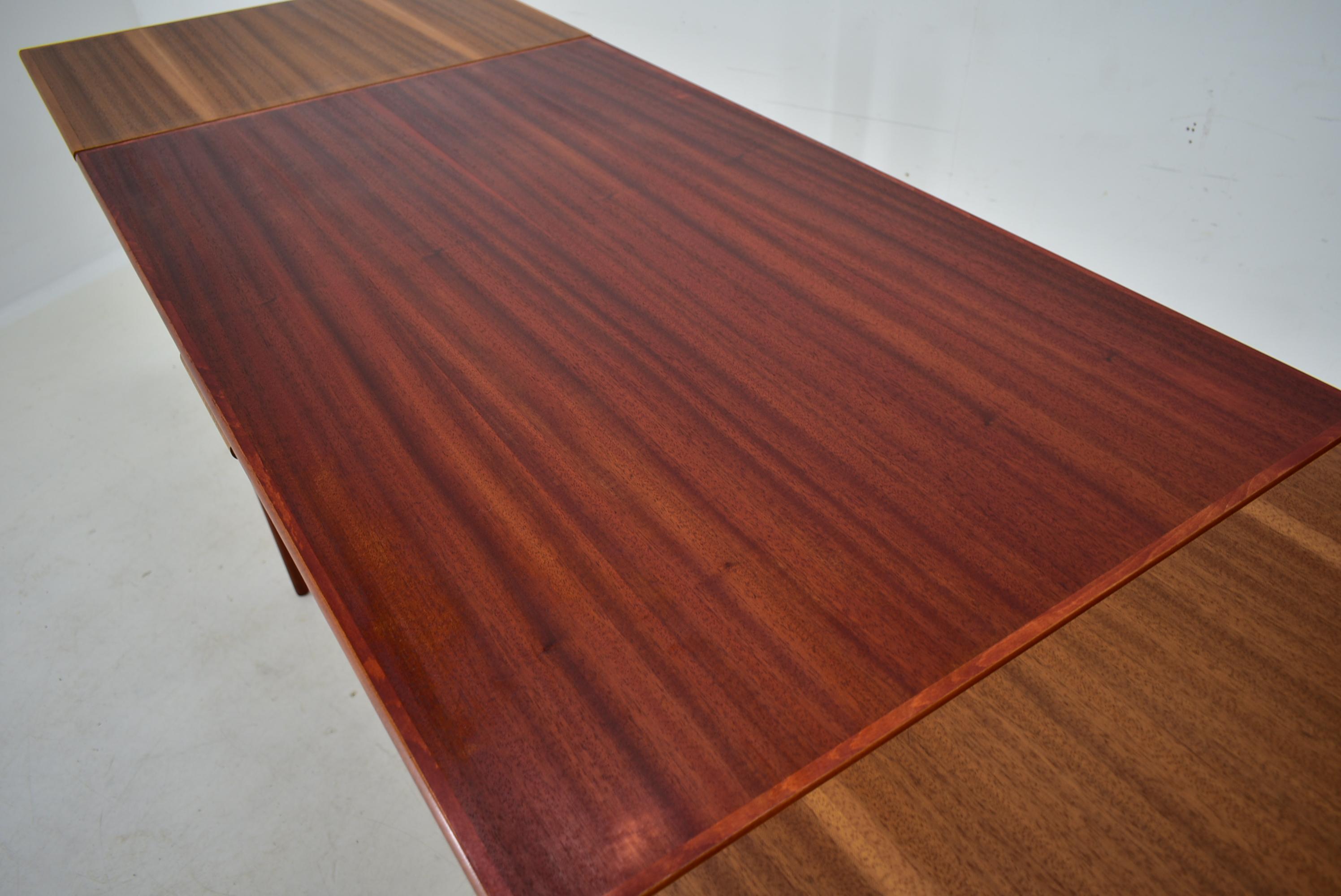 1960s Mahogany Dining Table, Czechoslovakia For Sale 1
