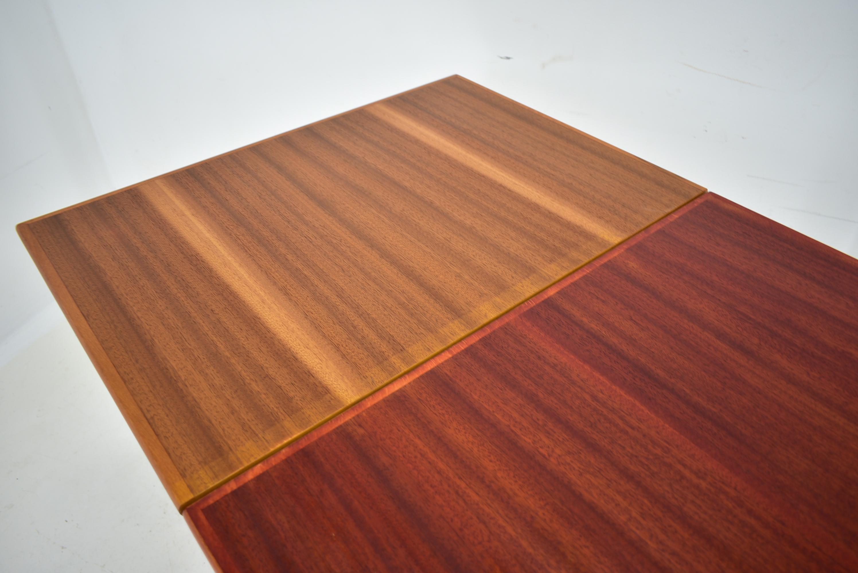 1960s Mahogany Dining Table, Czechoslovakia For Sale 2