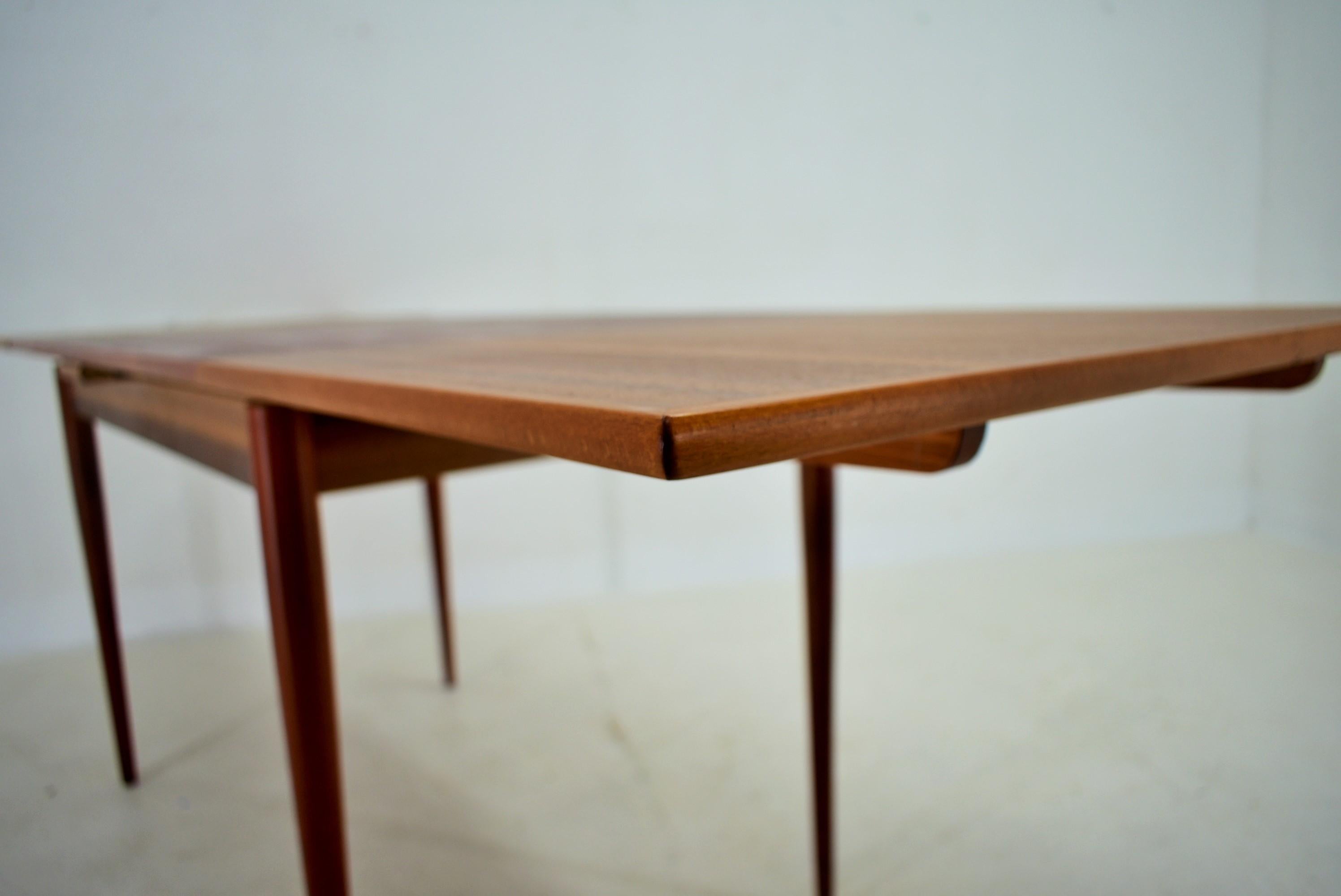 1960s Mahogany Dining Table, Czechoslovakia For Sale 3