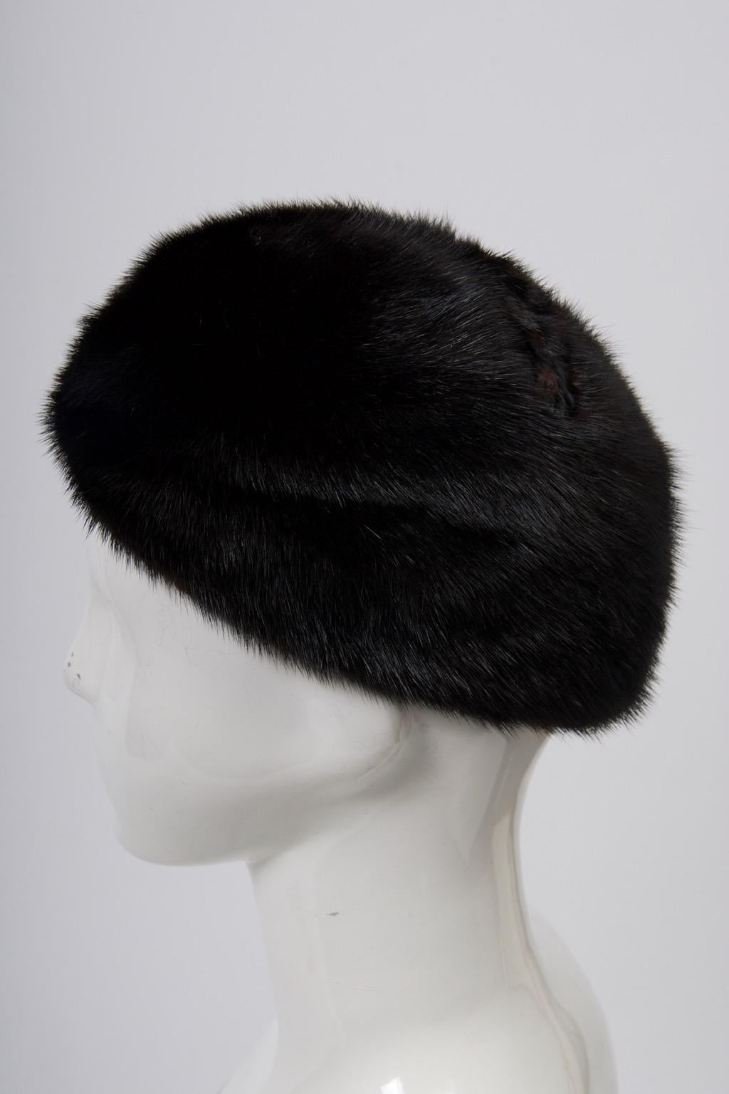 1960s Mahogany Mink Hat In Good Condition In Alford, MA
