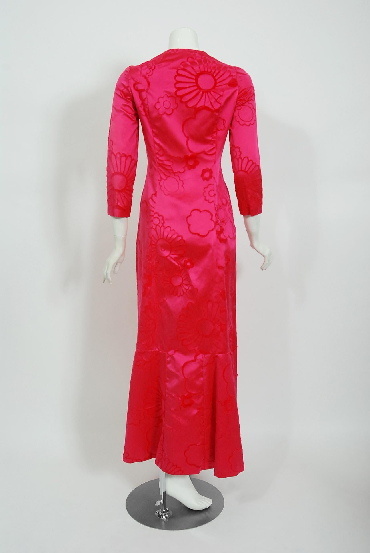 Vintage 1970 Mainbocher Couture Vogue Documented Hot Pink Flocked Silk Dress For Sale 2