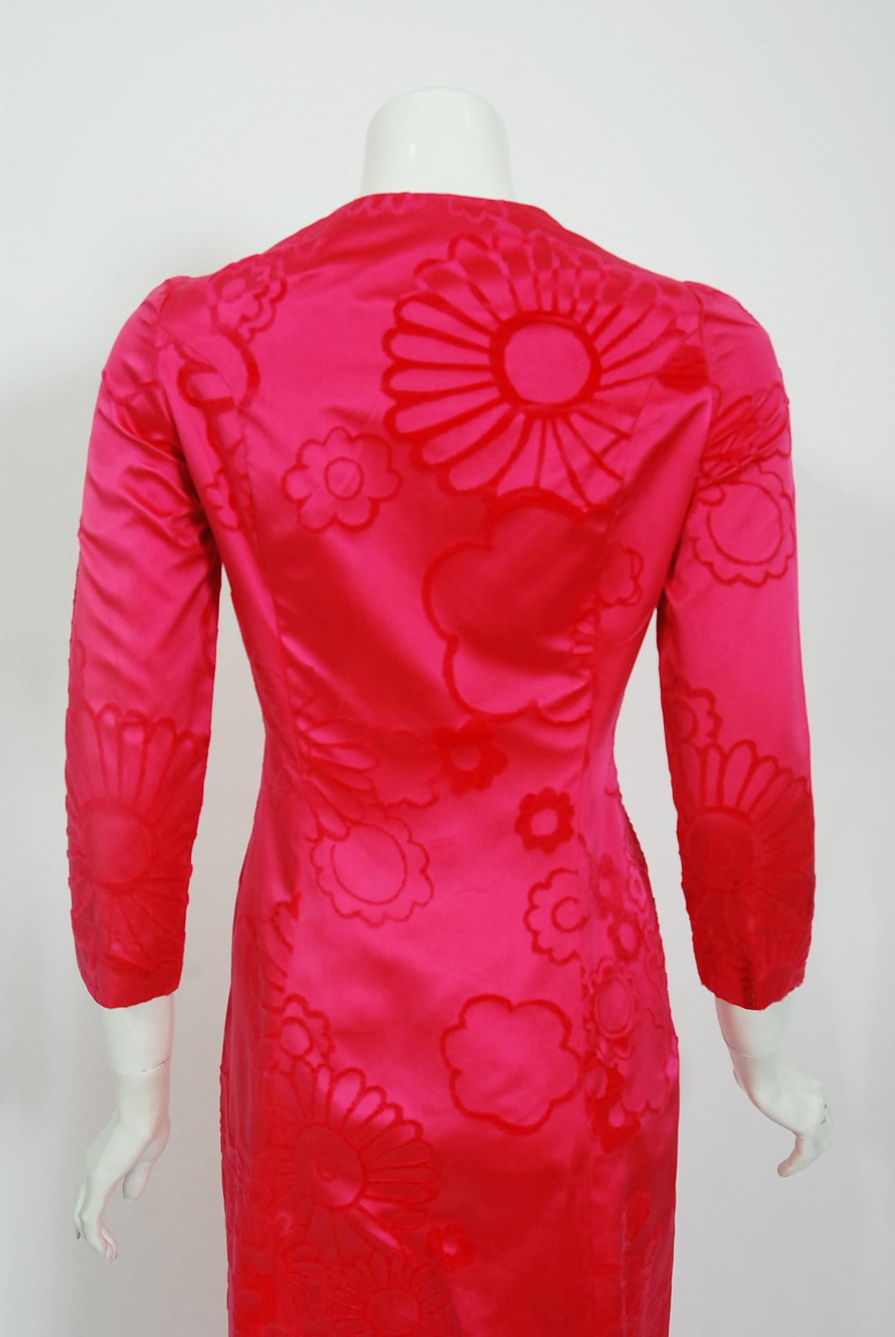 Vintage 1970 Mainbocher Couture Vogue Documented Hot Pink Flocked Silk Dress For Sale 3