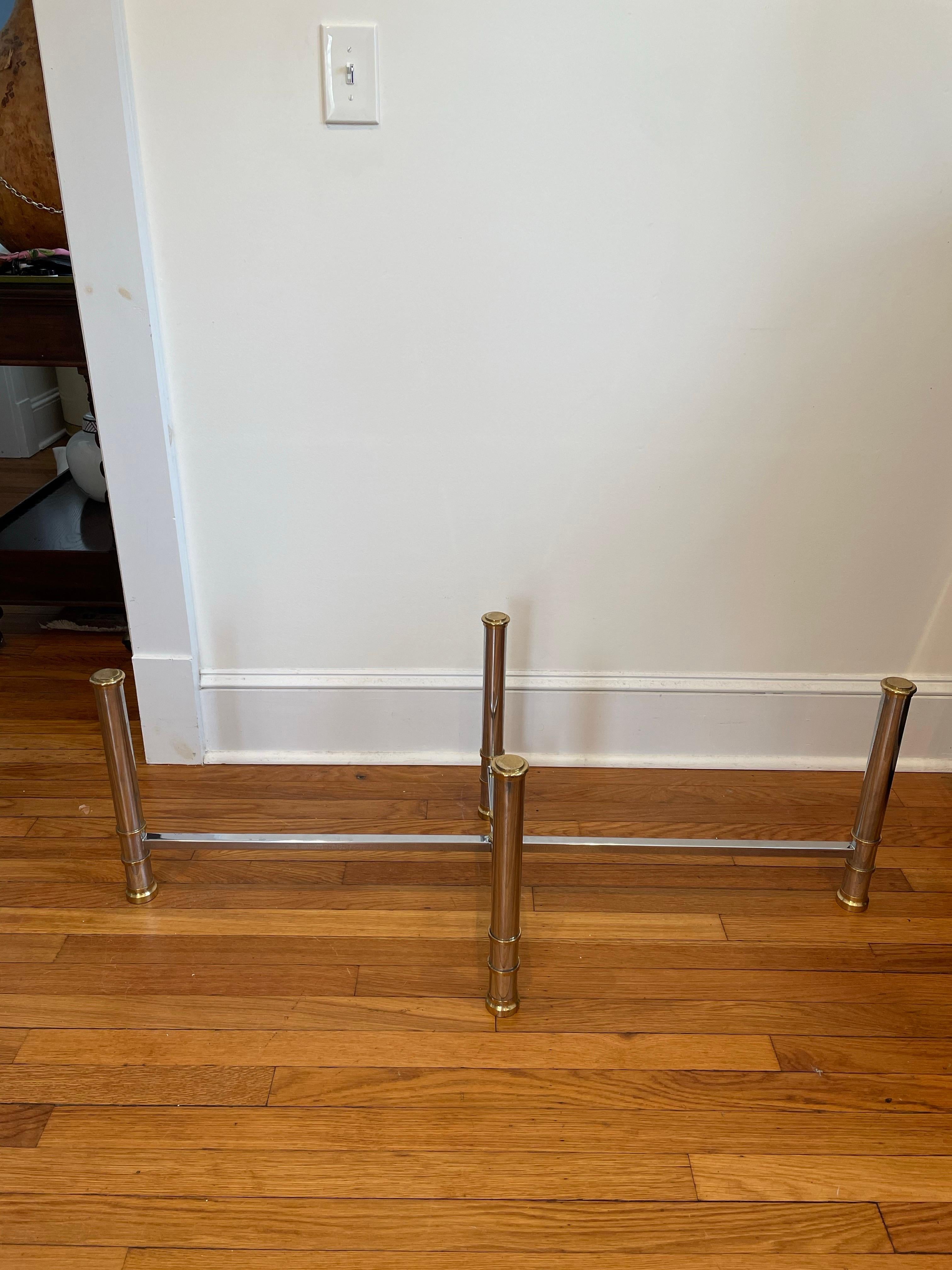 Table basse à plateau en verre de style Maison Jansen des années 1960 Bon état - En vente à W Allenhurst, NJ