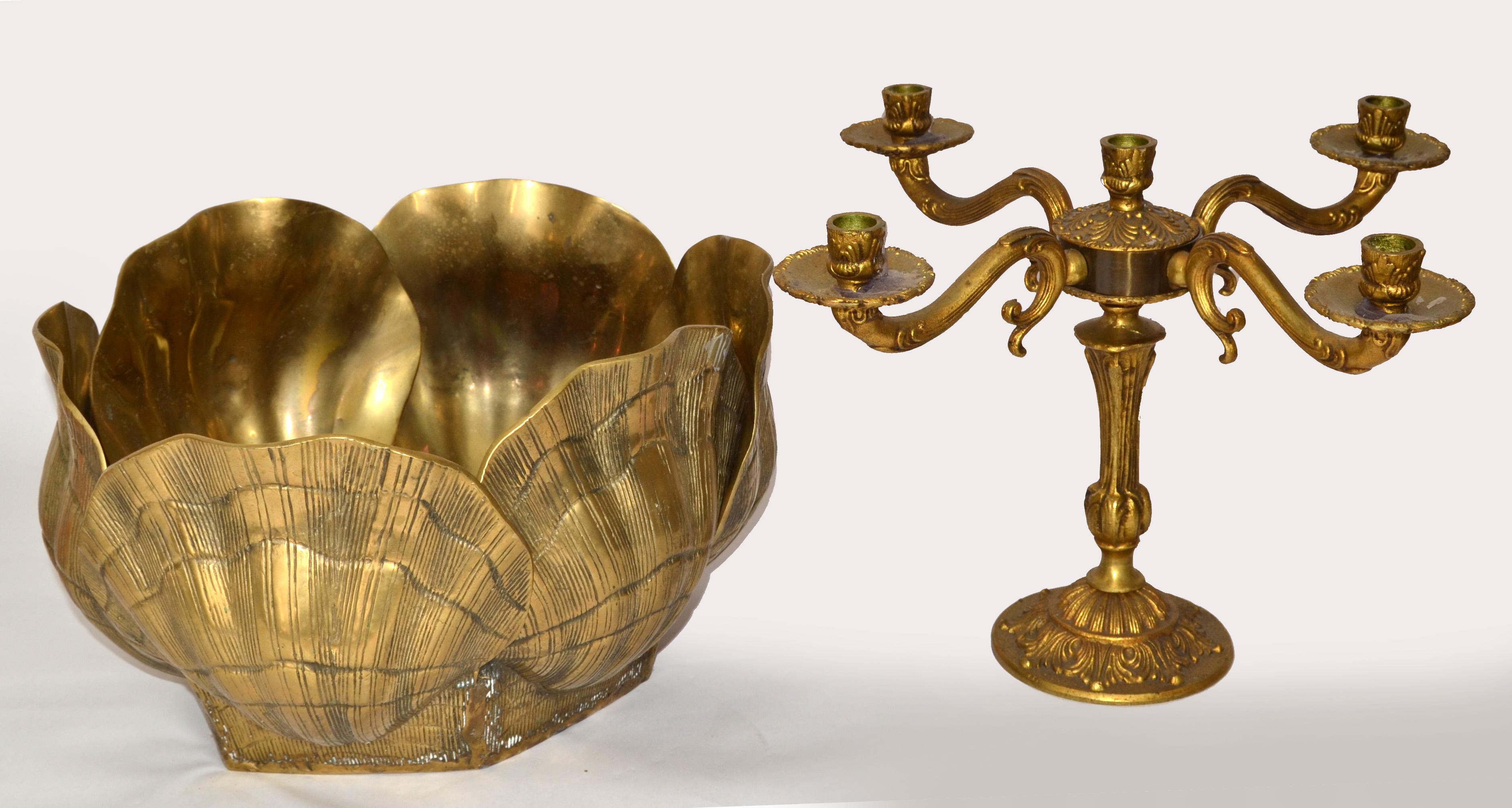 1960er Jahre schwere massive Bronze Clam Seashell Planter, Jardinières oder Cachepots zugeschrieben Maison Jansen.
Mit 6 großen, detaillierten Muscheln in atemberaubender Handwerkskunst.
In allen ursprünglichen Vintage-Zustand mit warmen