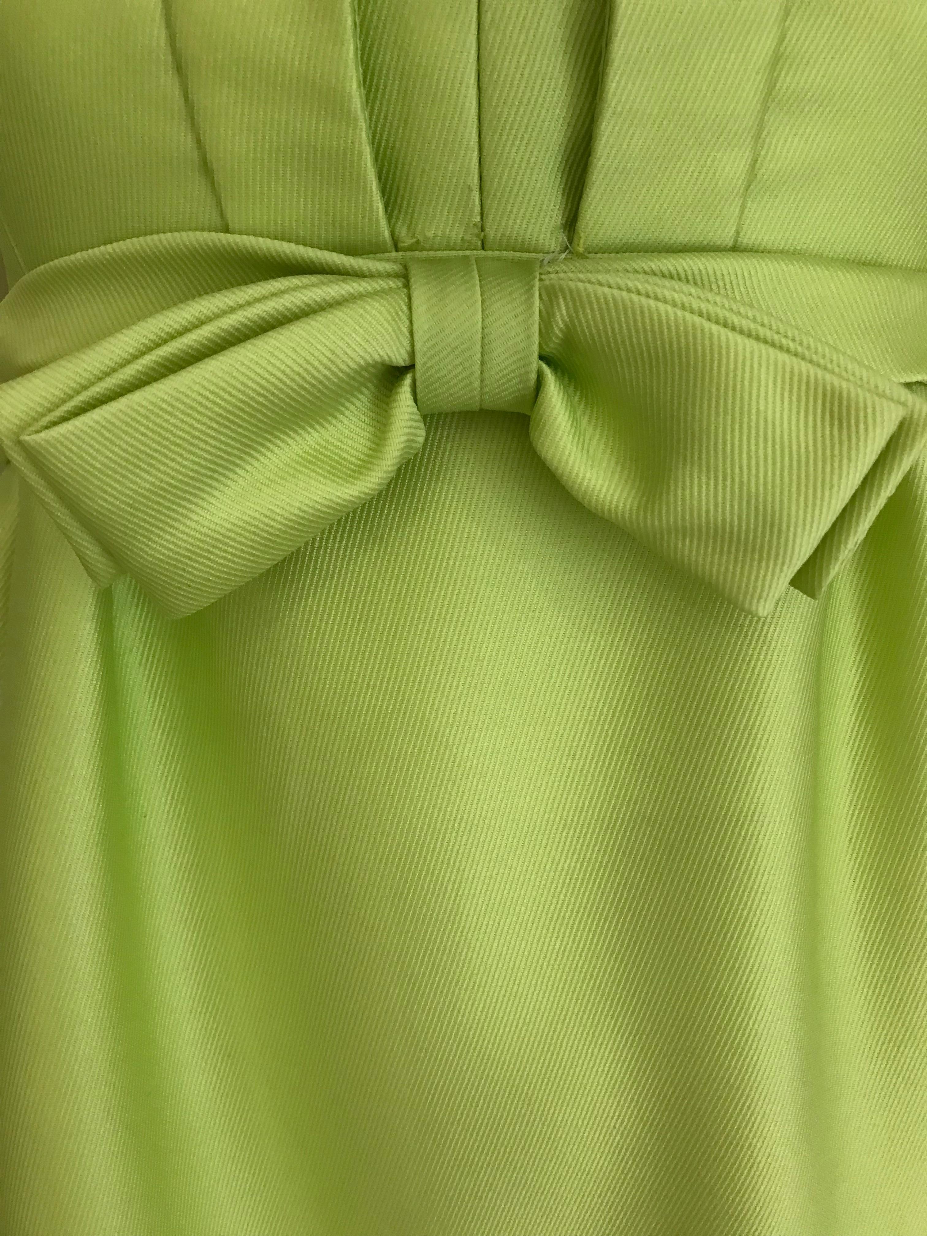 Vert Malcolm Starr - Soie verte des années 1960  Robe avec nœud en vente