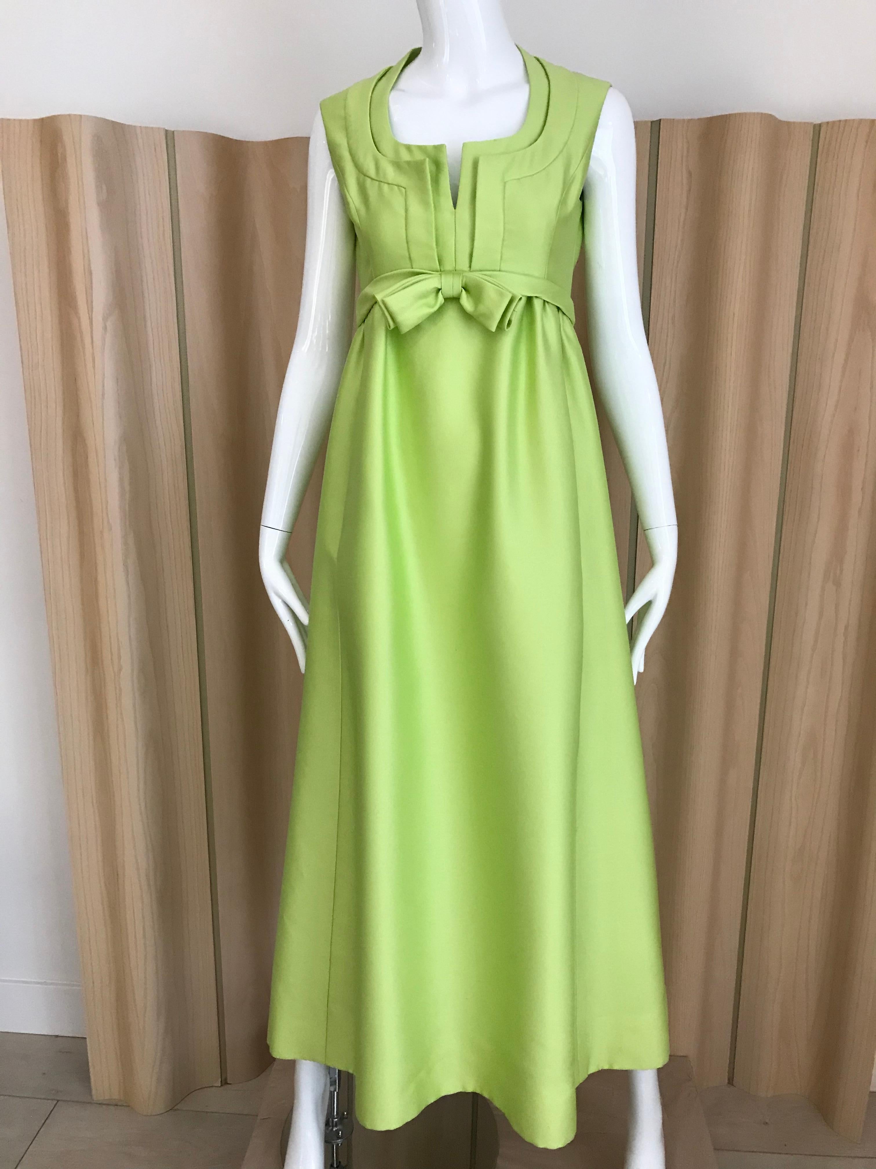 1960er Malcolm Starr Grüne Seide  Kleid mit Schleife im Zustand „Gut“ im Angebot in Beverly Hills, CA