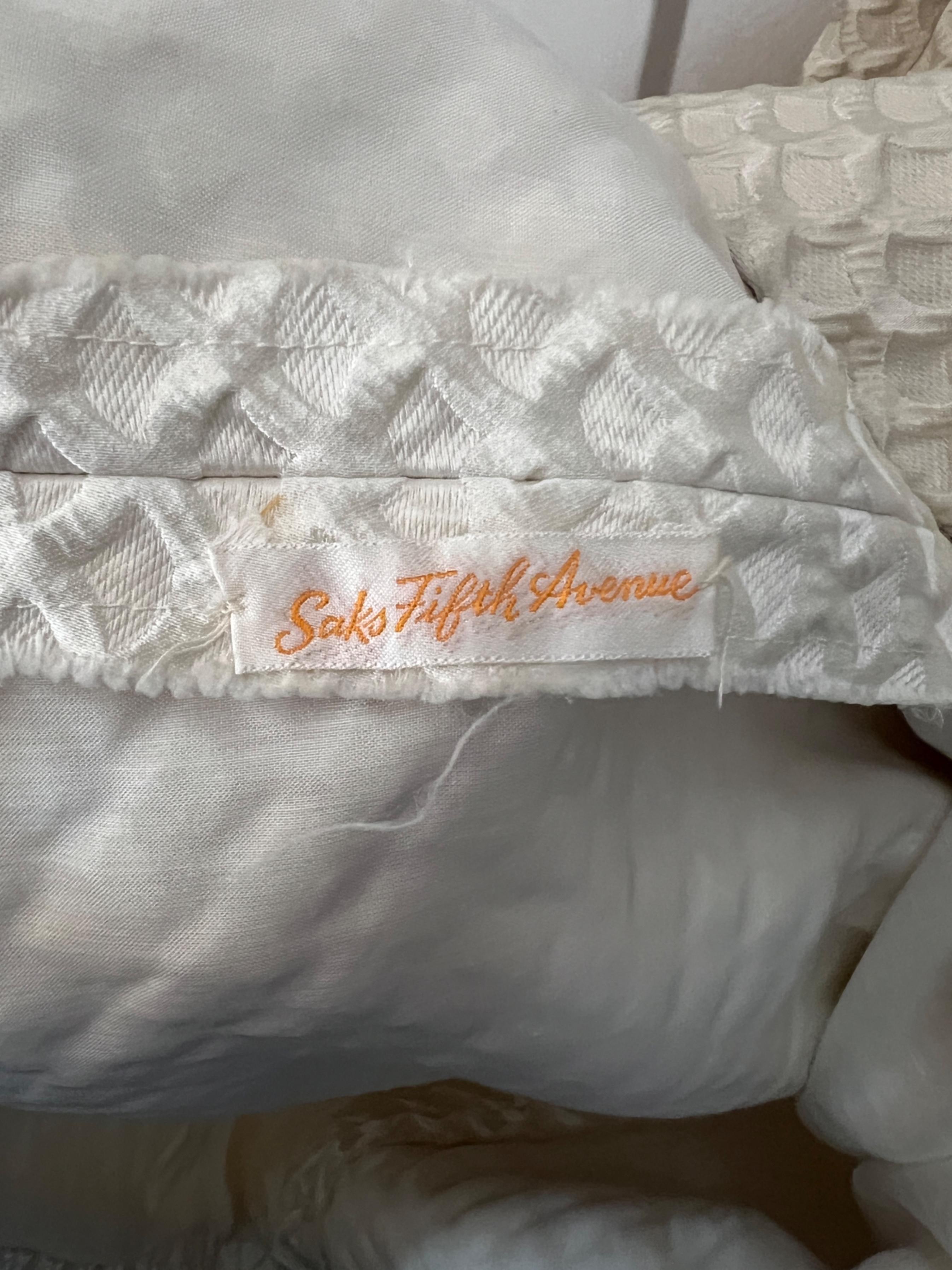 Vestido de novia Malcolm Starr de los años 60, de brocado blanco y línea imperio en venta 2