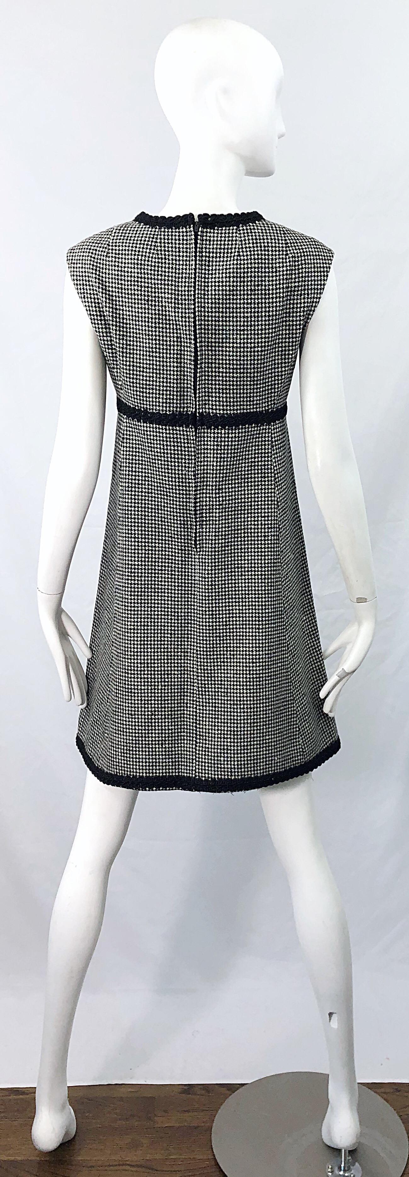 1960s Mamselle by Betty Carol Black and White Houndstooth Wool 60s A Line Dress For Sale 4