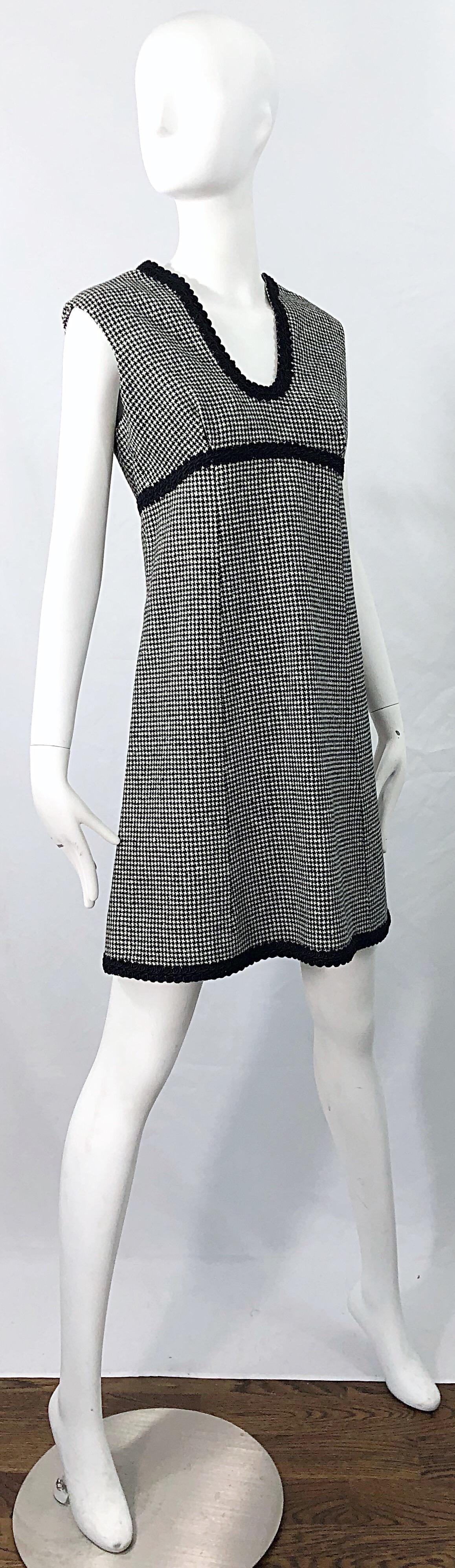 1960s Mamselle by Betty Carol Black and White Houndstooth Wool 60s A Line Dress For Sale 5