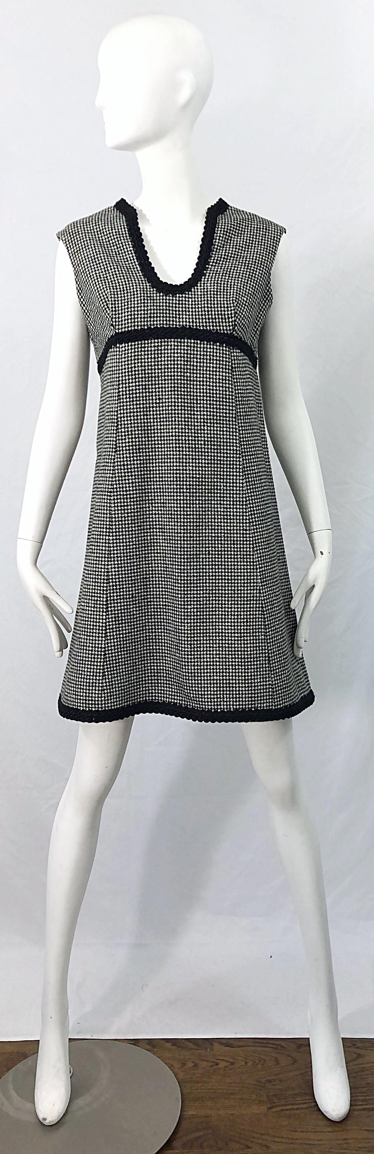 1960s Mamselle by Betty Carol Black and White Houndstooth Wool 60s A Line Dress For Sale 6