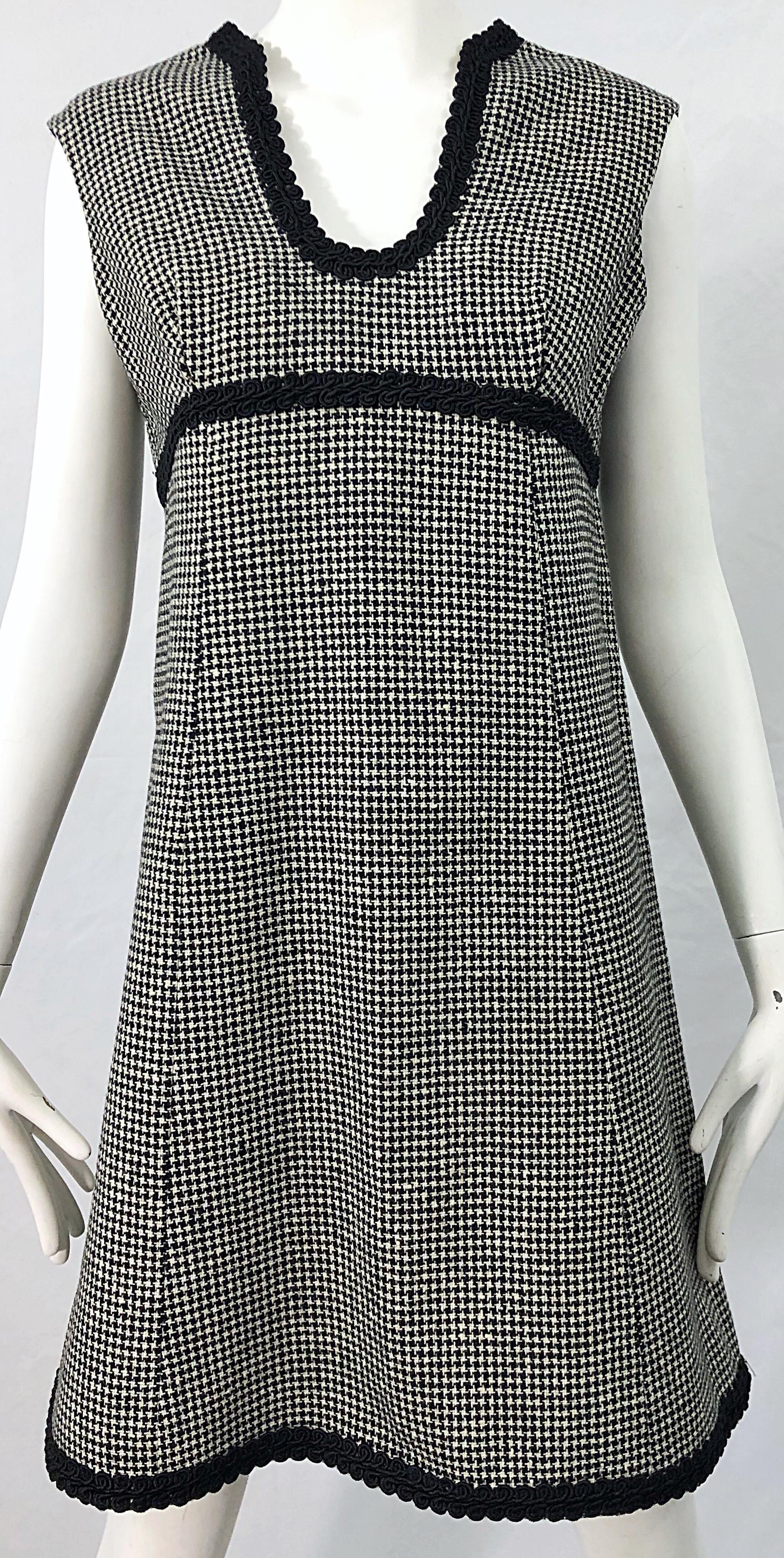1960s Mamselle by Betty Carol Black and White Houndstooth Wool 60s A Line Dress In Excellent Condition For Sale In San Diego, CA