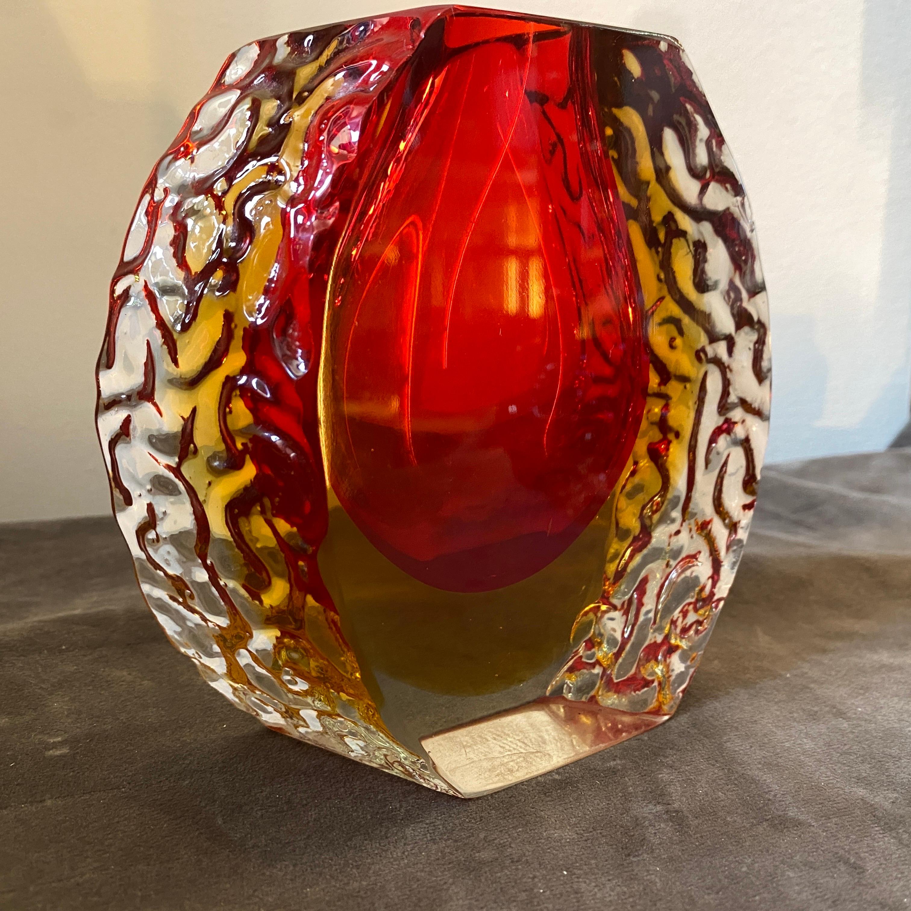 1960s Mandruzzato Mid-Century Modern Red and Yellow Sommerso Murano Glass Vase In Good Condition For Sale In Aci Castello, IT
