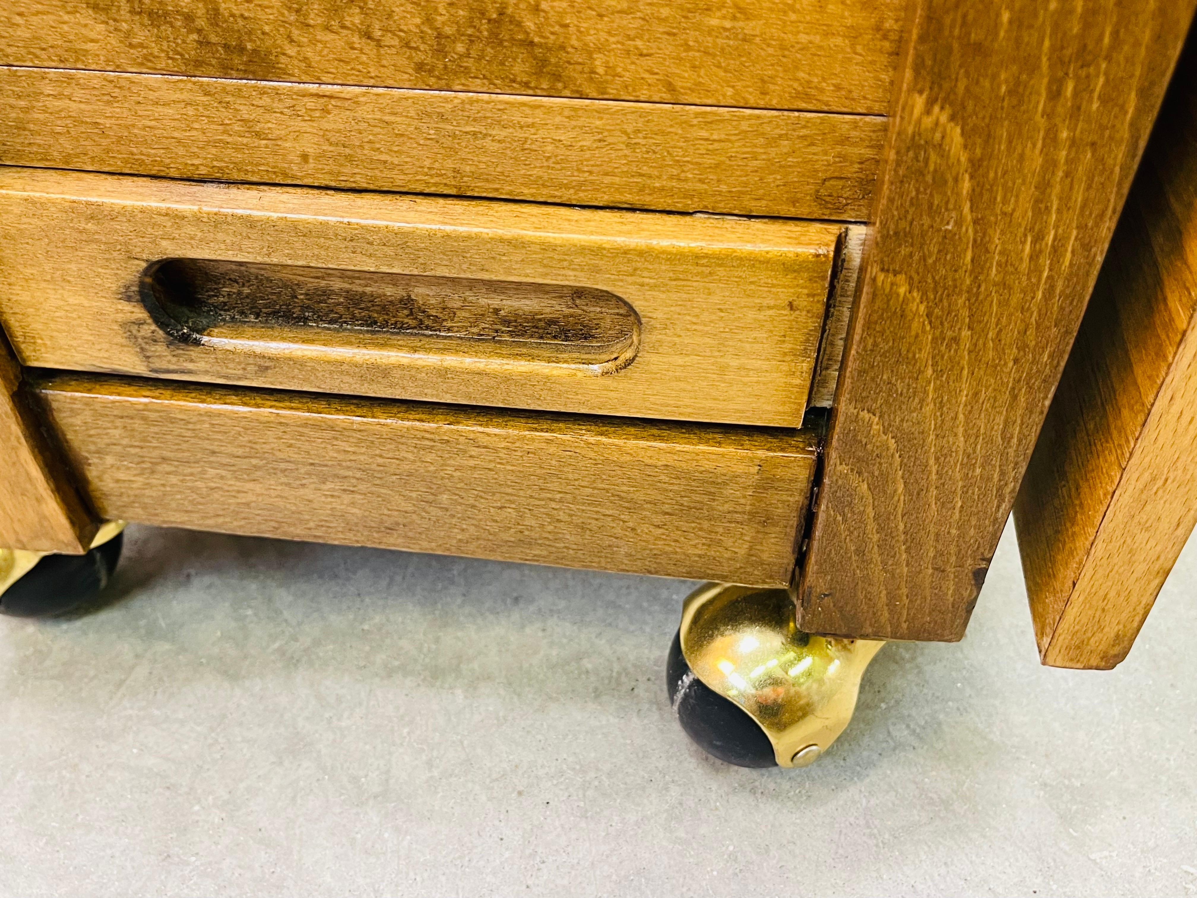 Table de salle à manger pliante en bois d'érable des années 1960 en vente 2