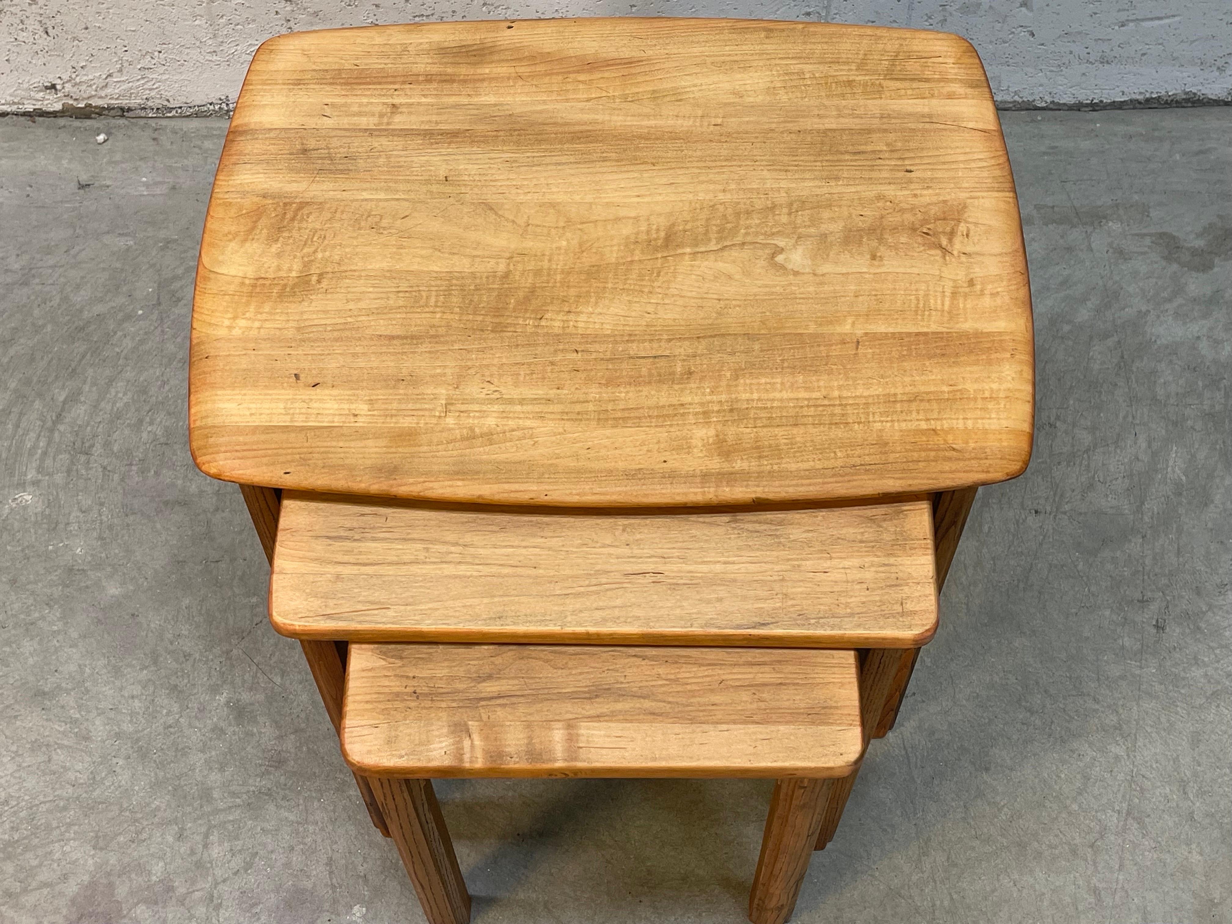 1960s Maple Wood Nesting Tables In Good Condition For Sale In Amherst, NH